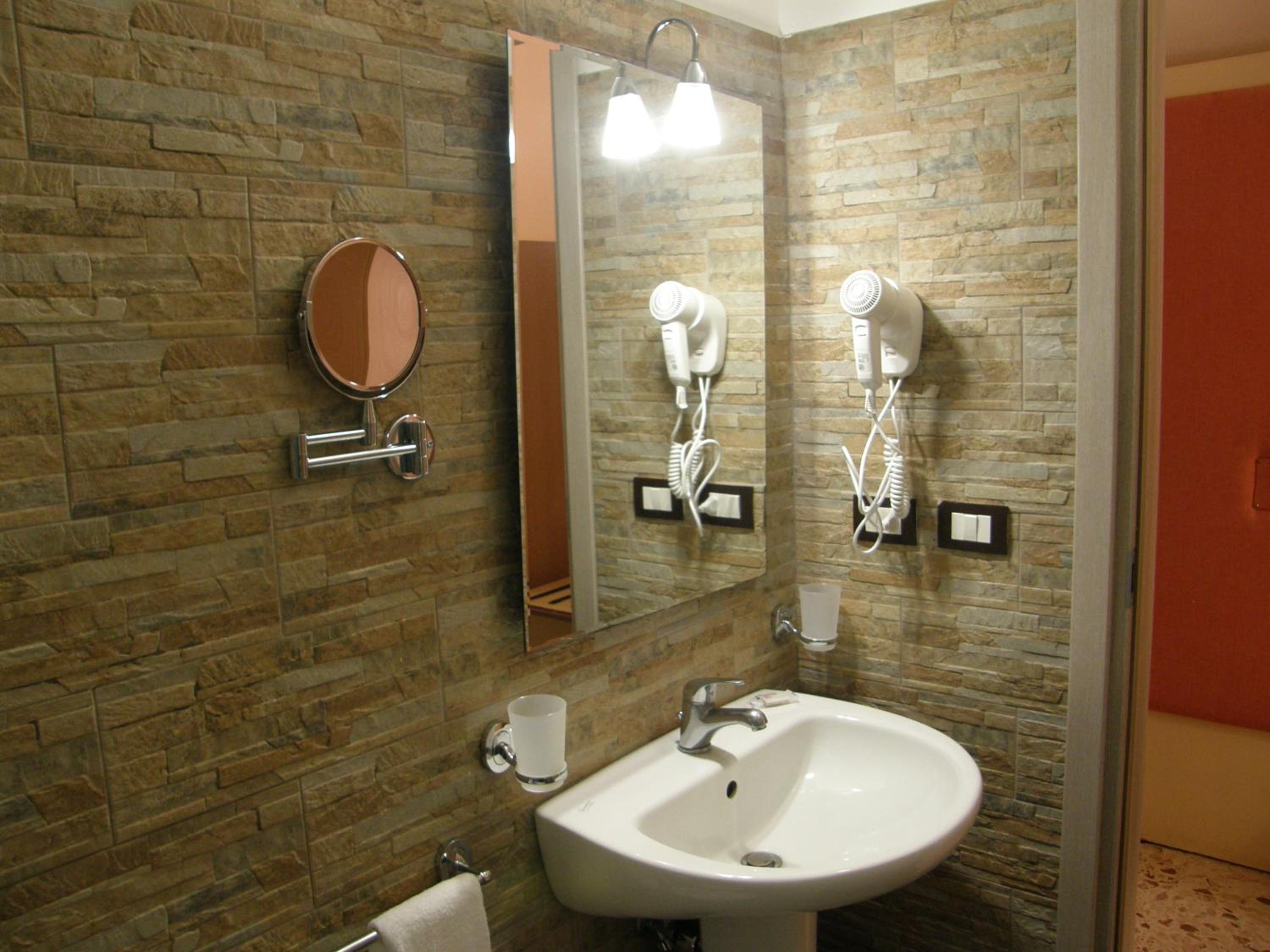 Standard Triple Room - Photo 25