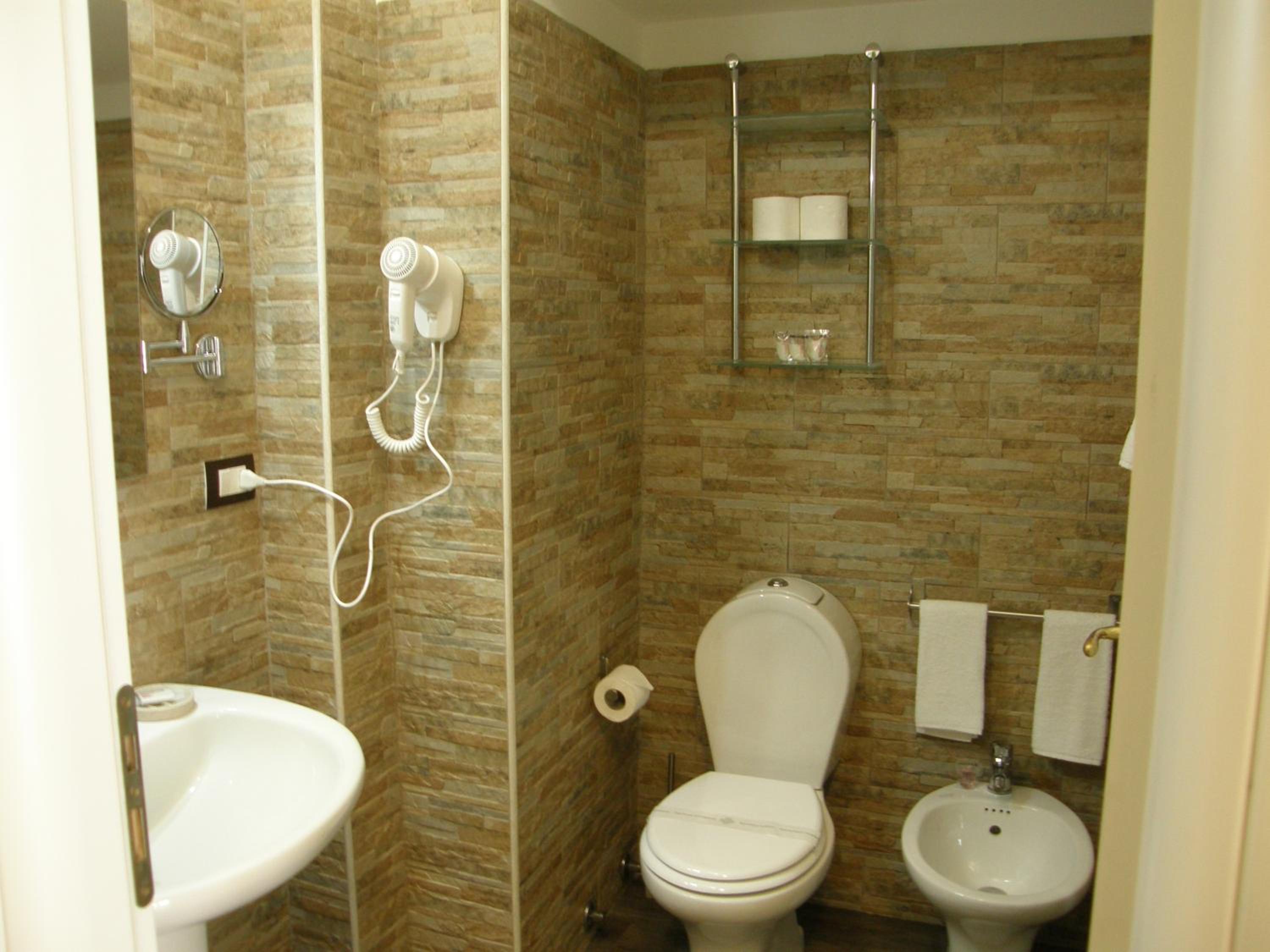 Standard Triple Room - Photo 19