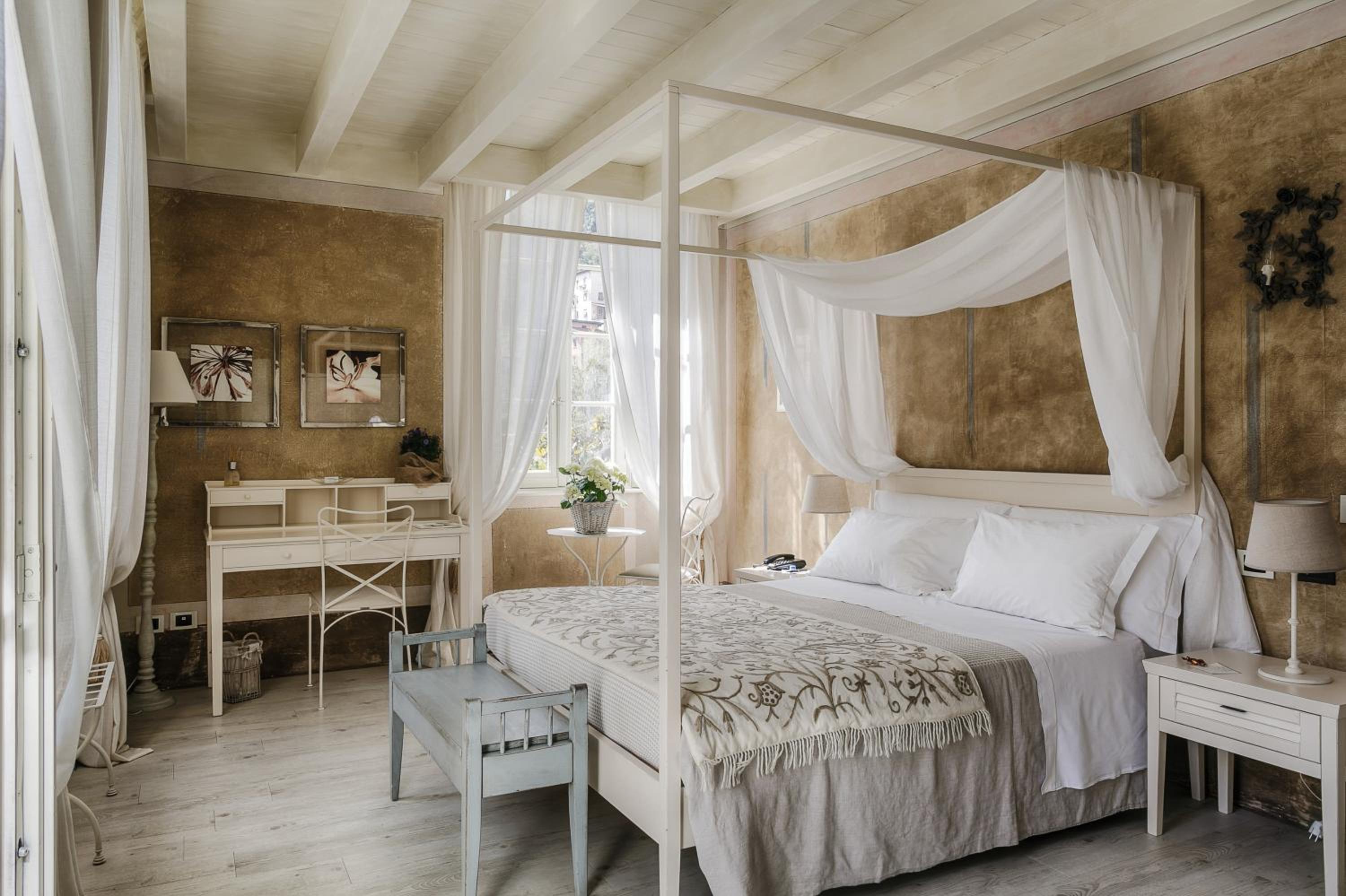 Junior Suite with Balcony photo 1