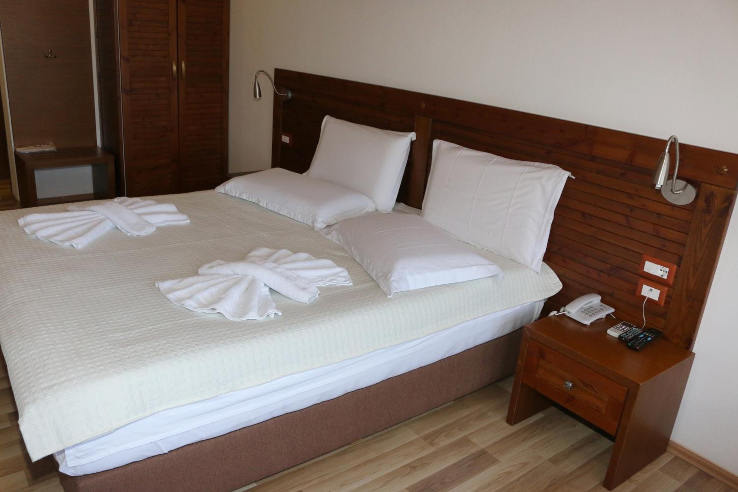 Double or Twin Room with City View photo 2