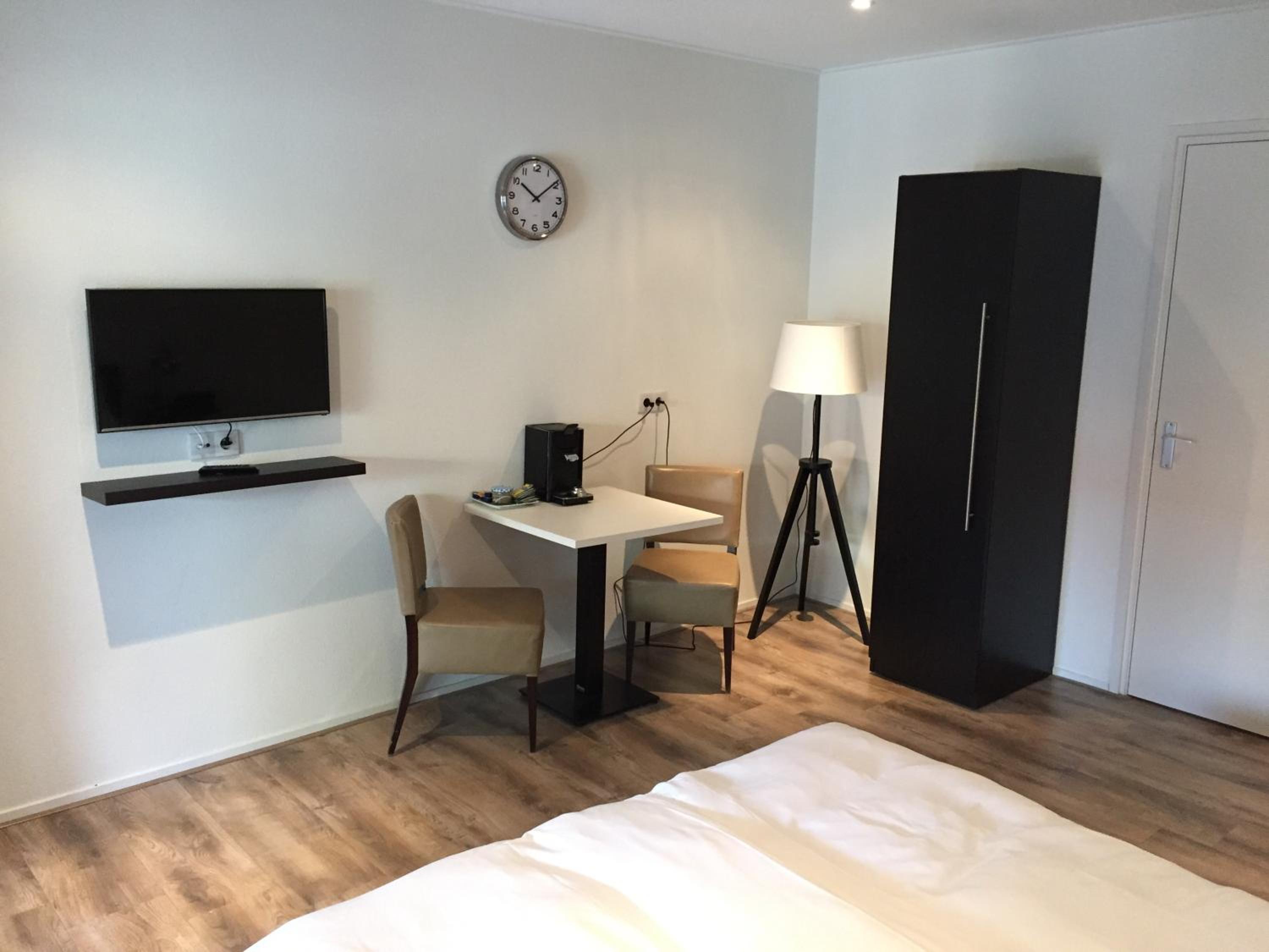 Studio Apartment photo 1