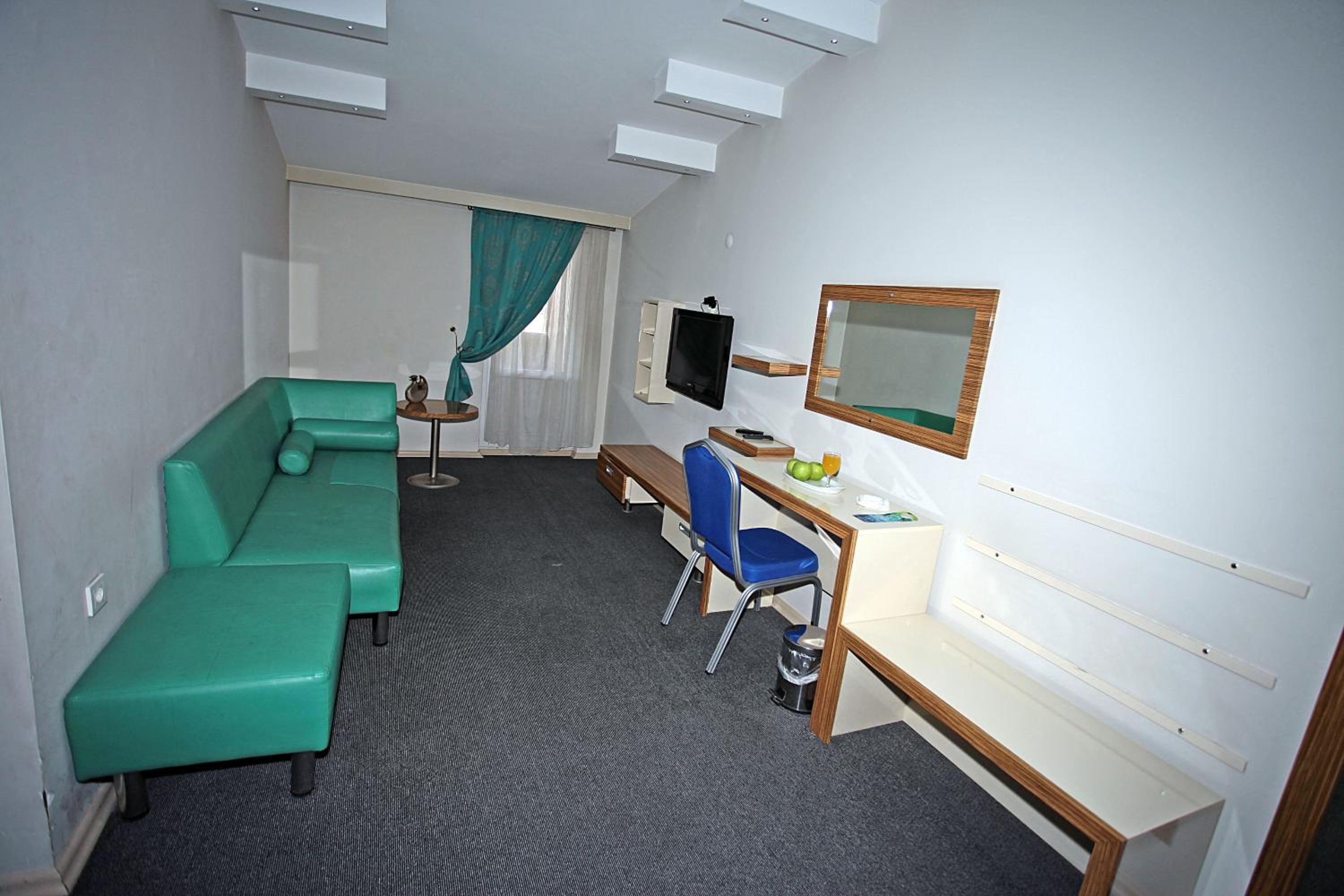 Double Room - Photo 8