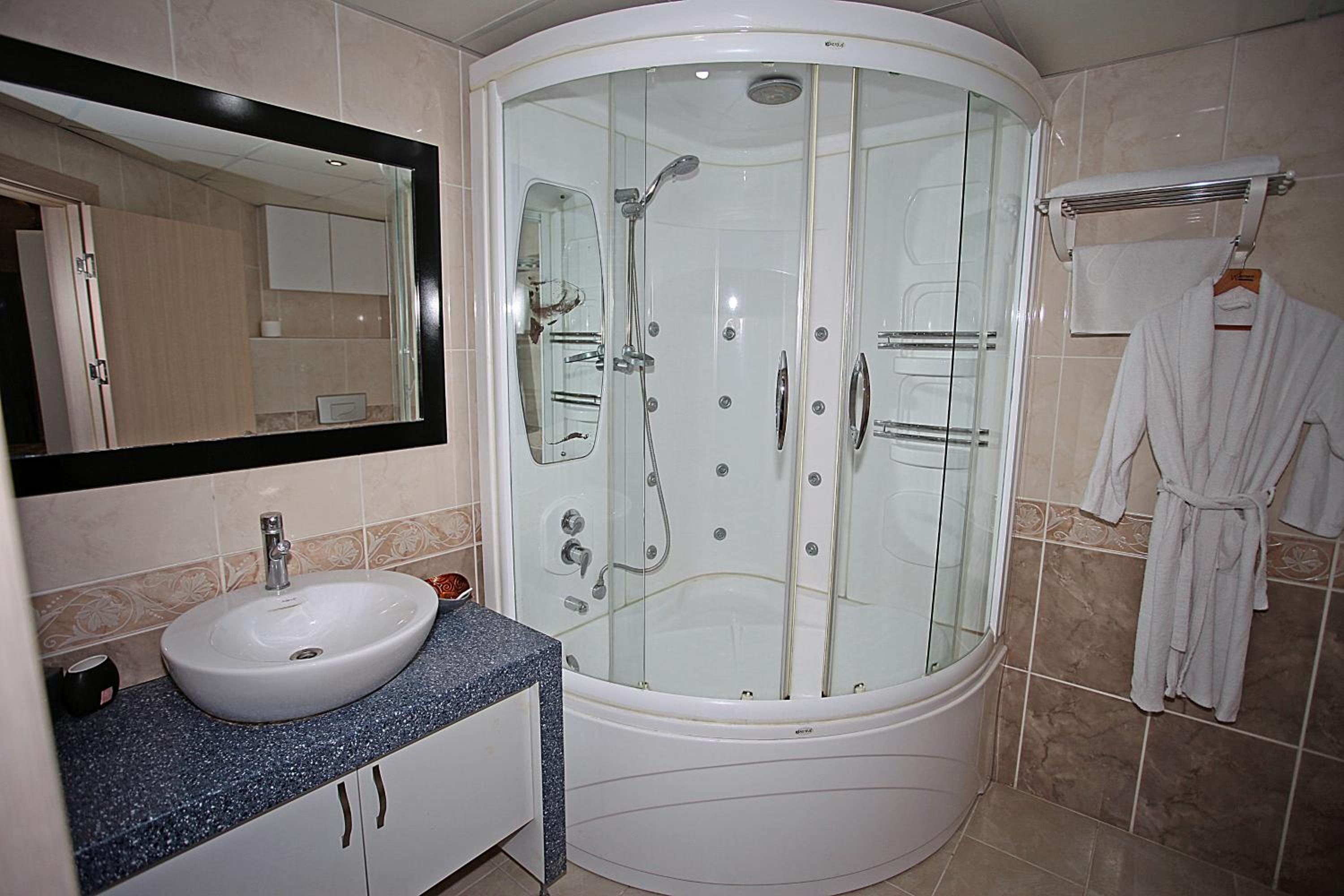 Double Room - Photo 7