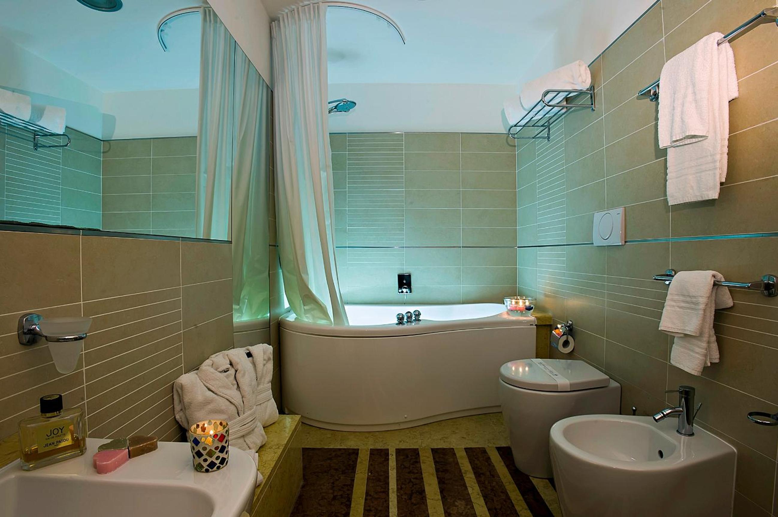 Suite - Photo 3