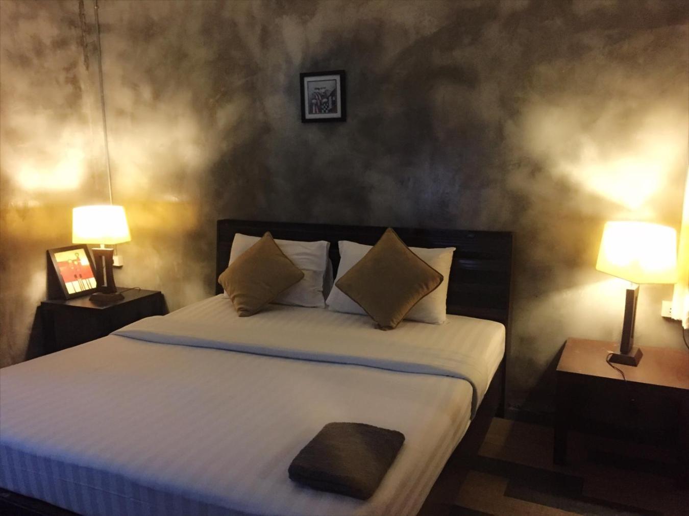 Standard Double Room - Photo 13