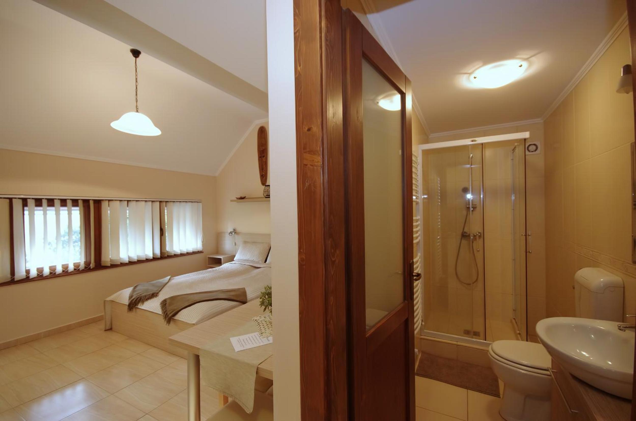 Deluxe Studio (4 Adults) - Photo 17