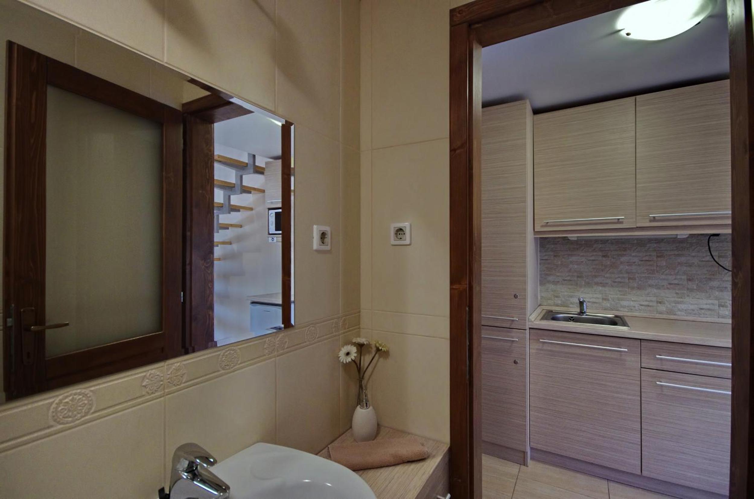 Deluxe Studio (4 Adults) - Photo 19