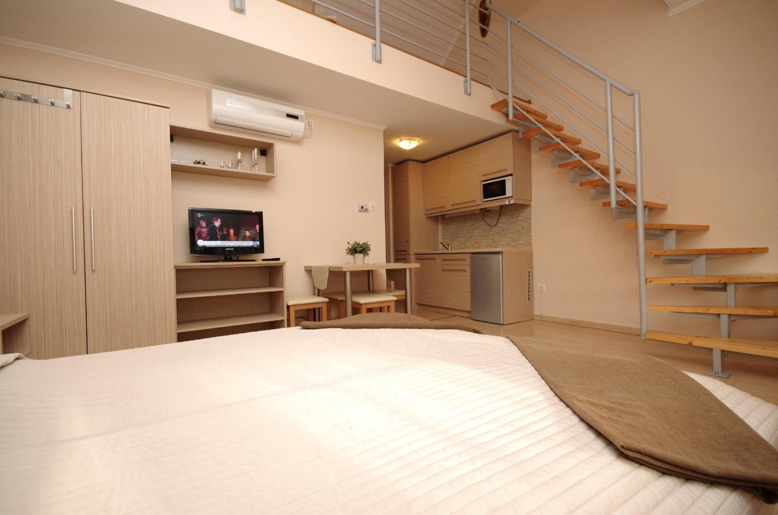 Deluxe Studio (4 Adults) - Photo 2