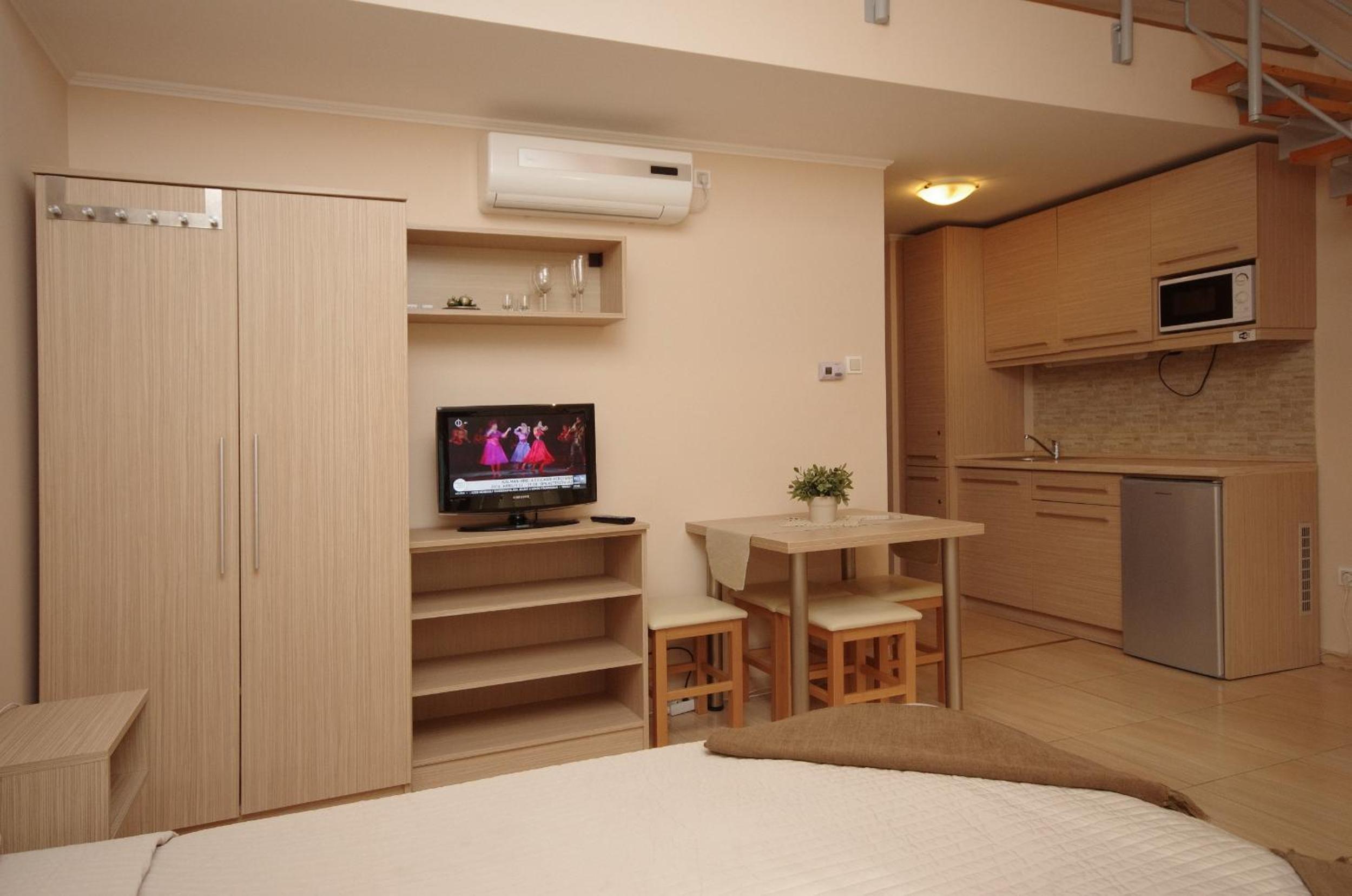 Deluxe Studio (4 Adults) - Photo 12
