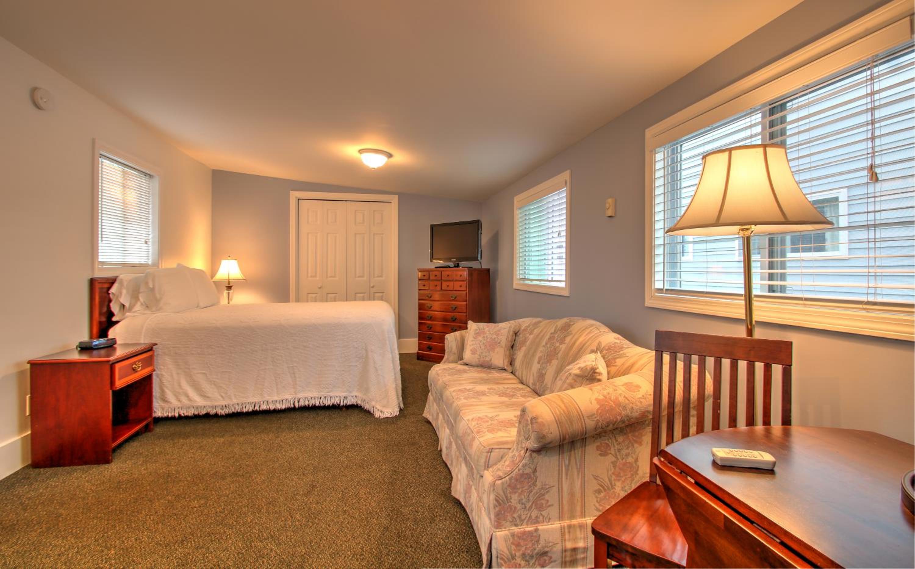 Cottage with Queen Bed photo 1