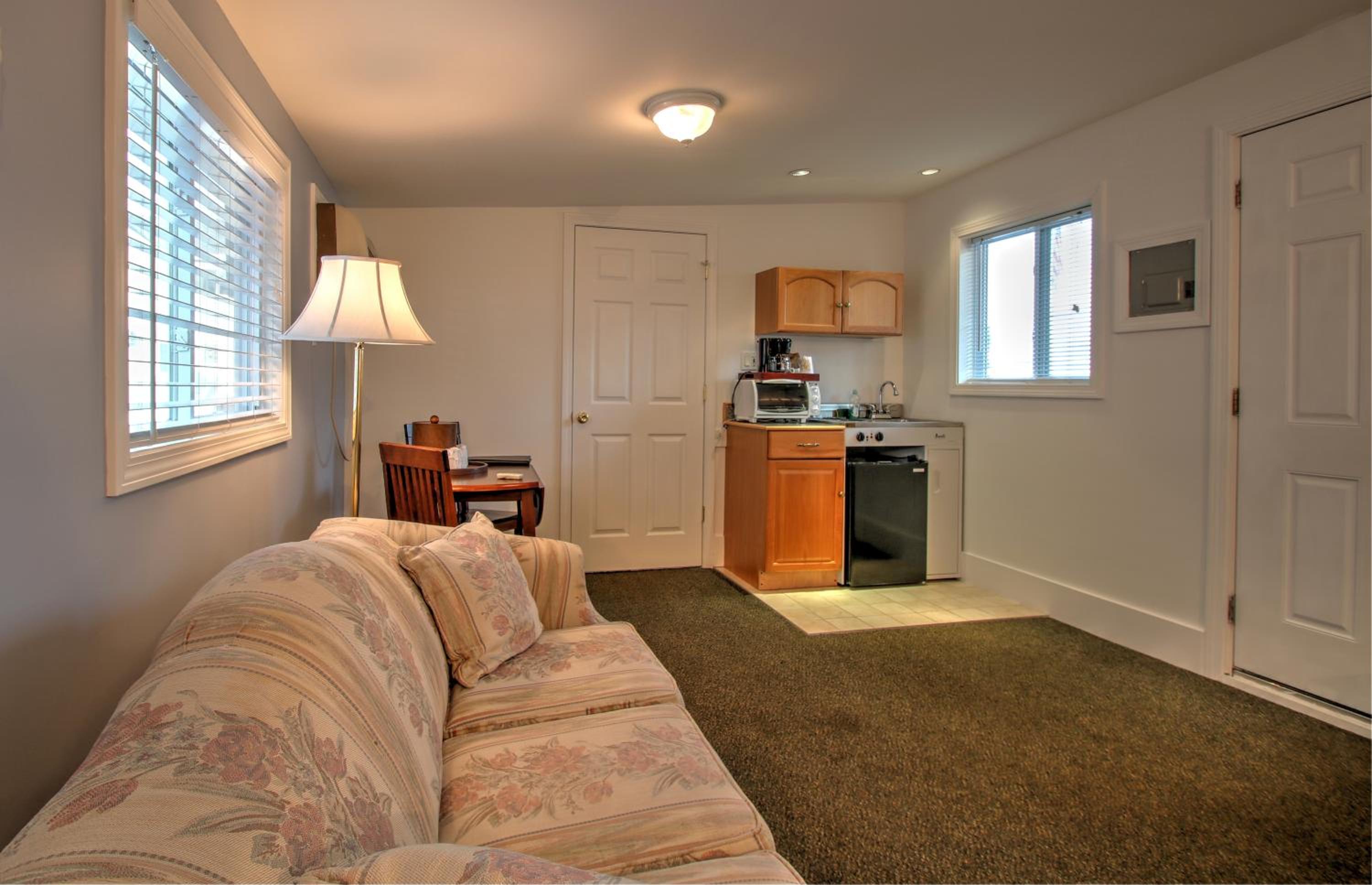Cottage with Queen Bed photo 2
