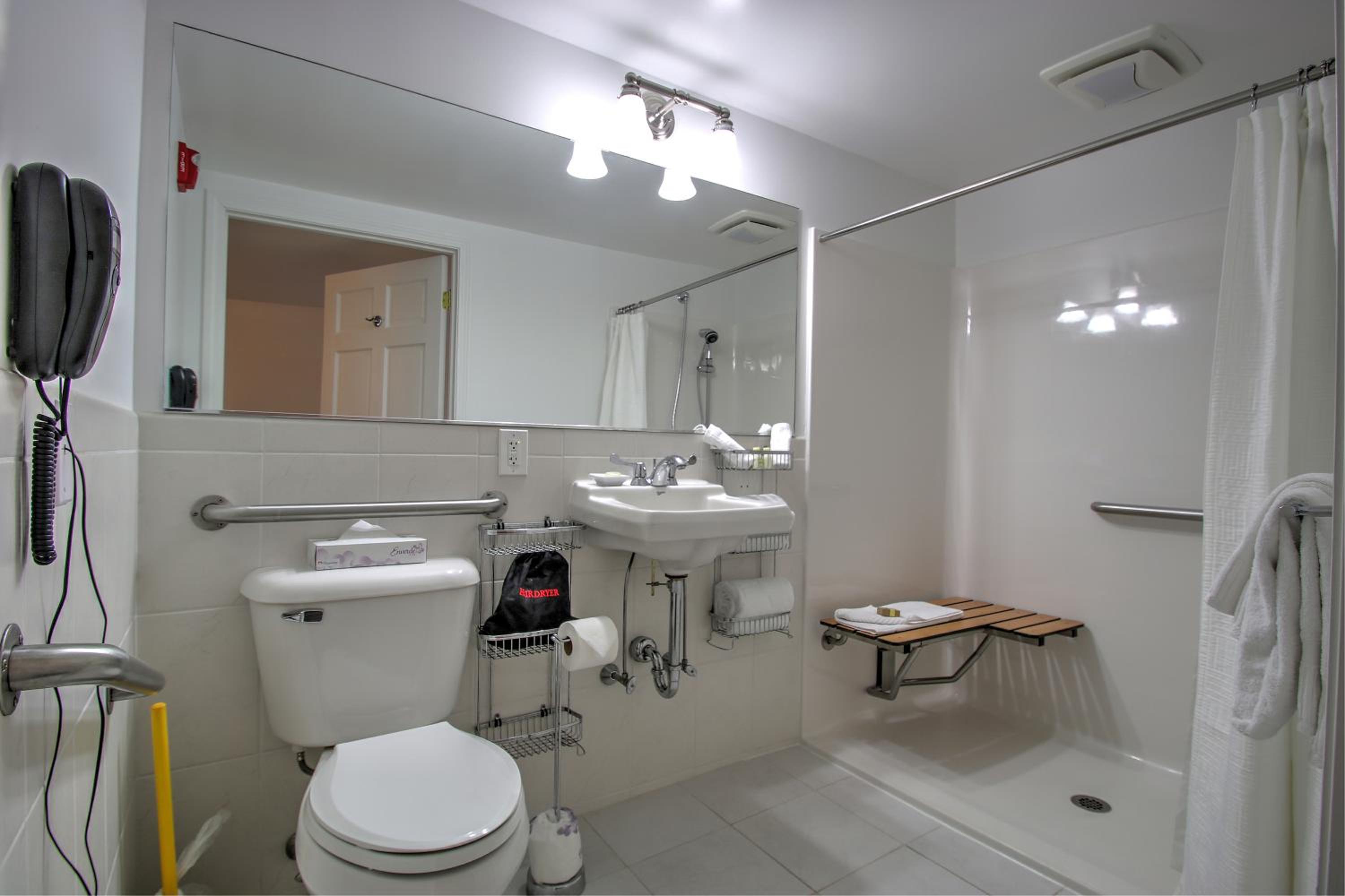 Queen Room - Disability Access - Court Motel Building photo 2