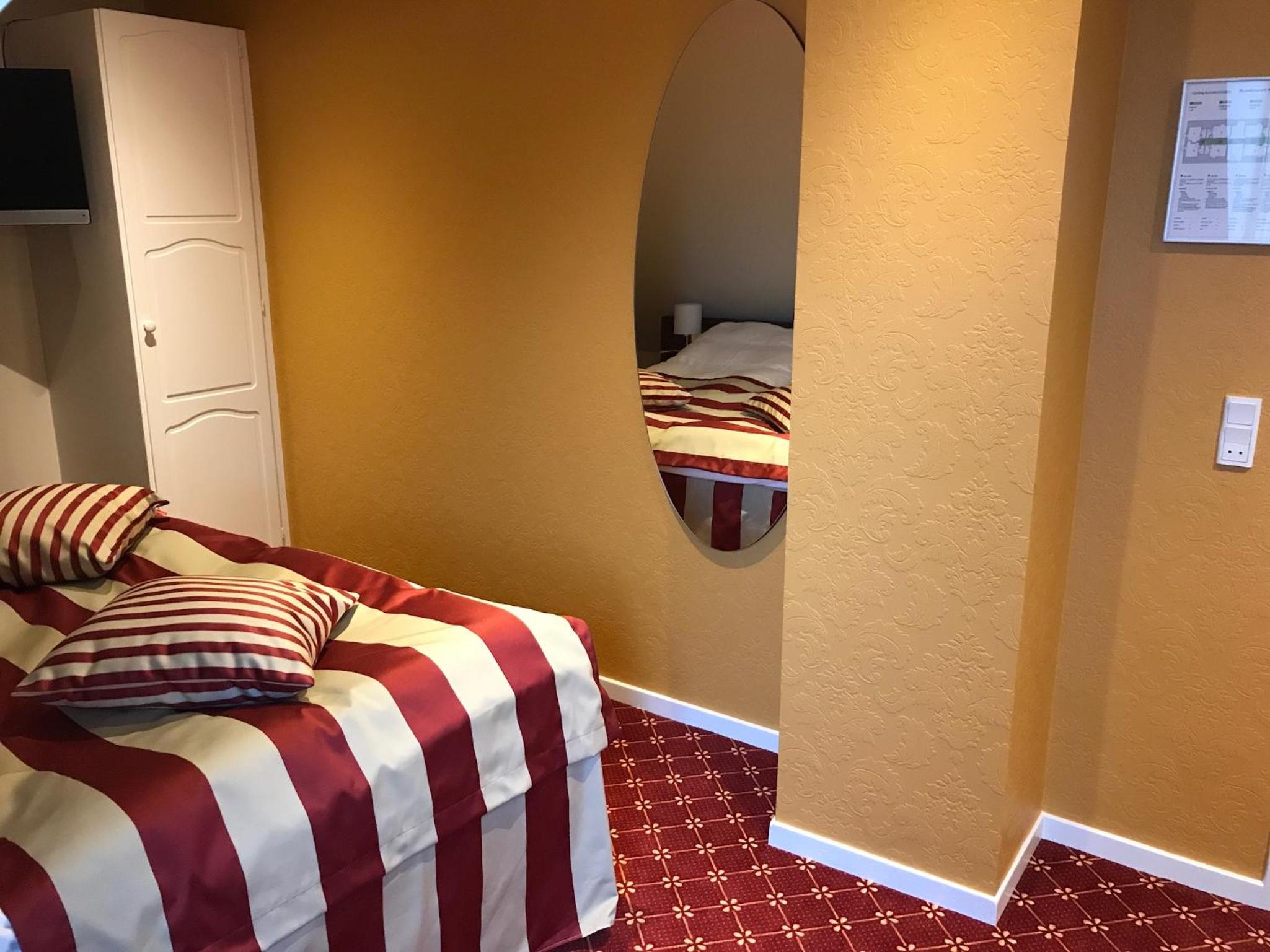 Double or Twin Room - Photo 5