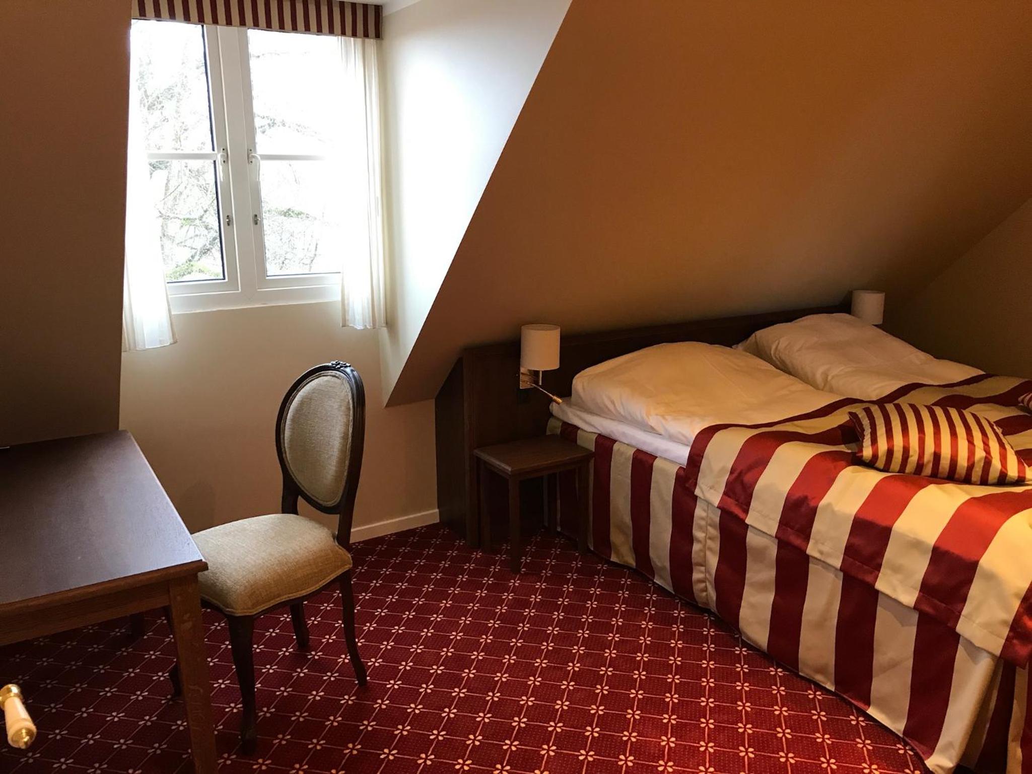 Double or Twin Room - Photo 6