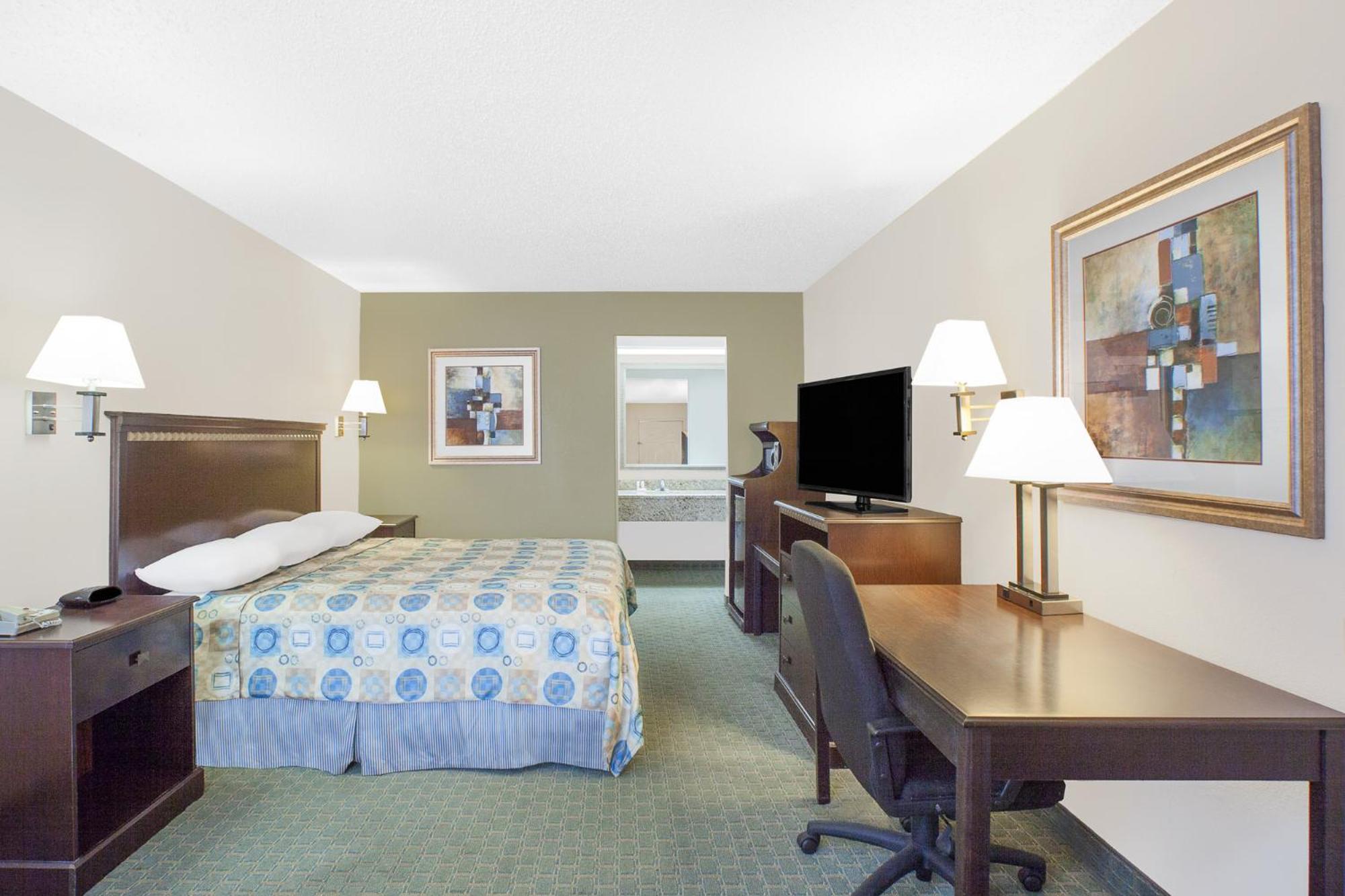 King Room - Non-Smoking - Photo 1