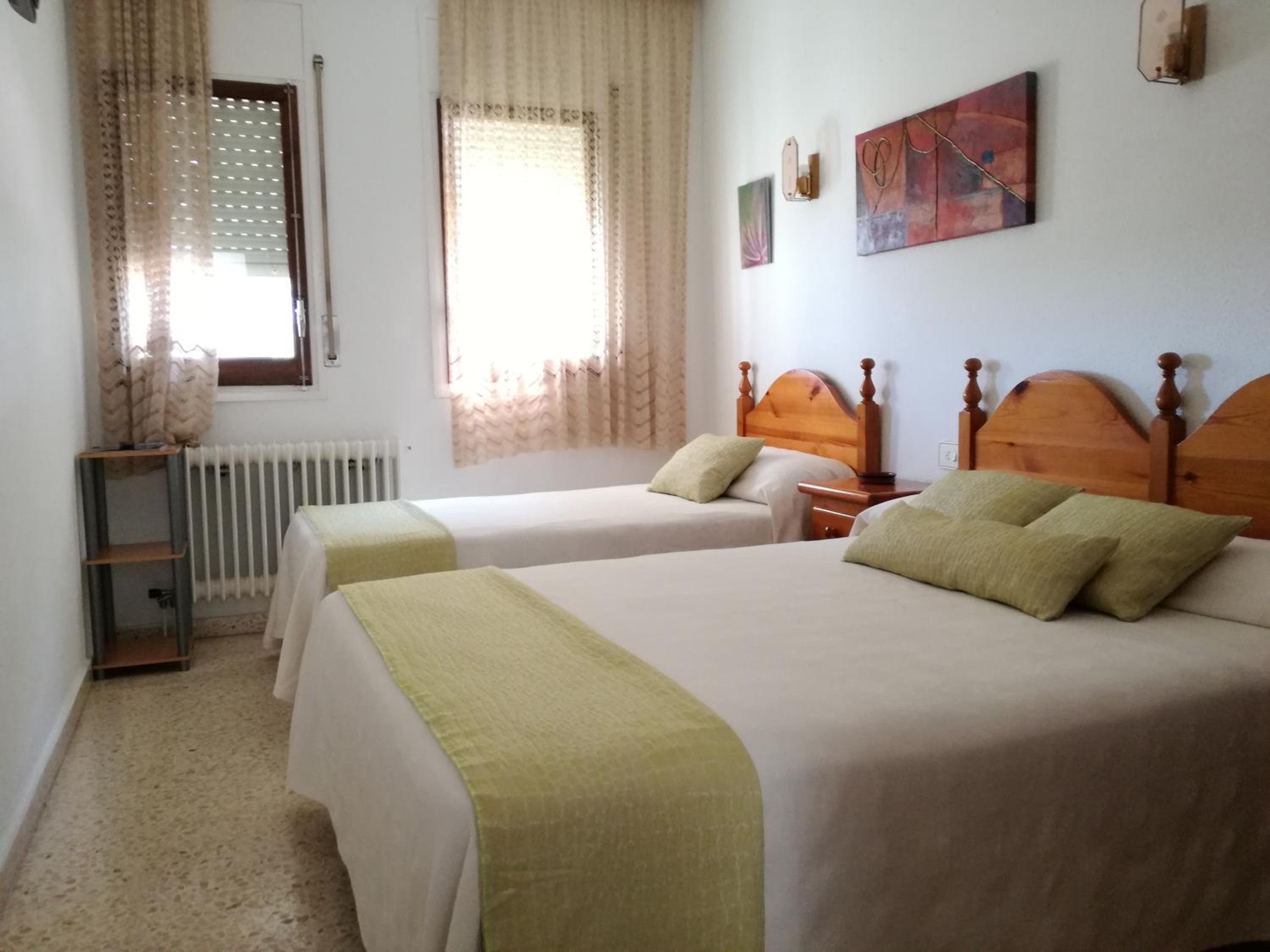 Double or Twin Room with Extra Bed - Photo 1