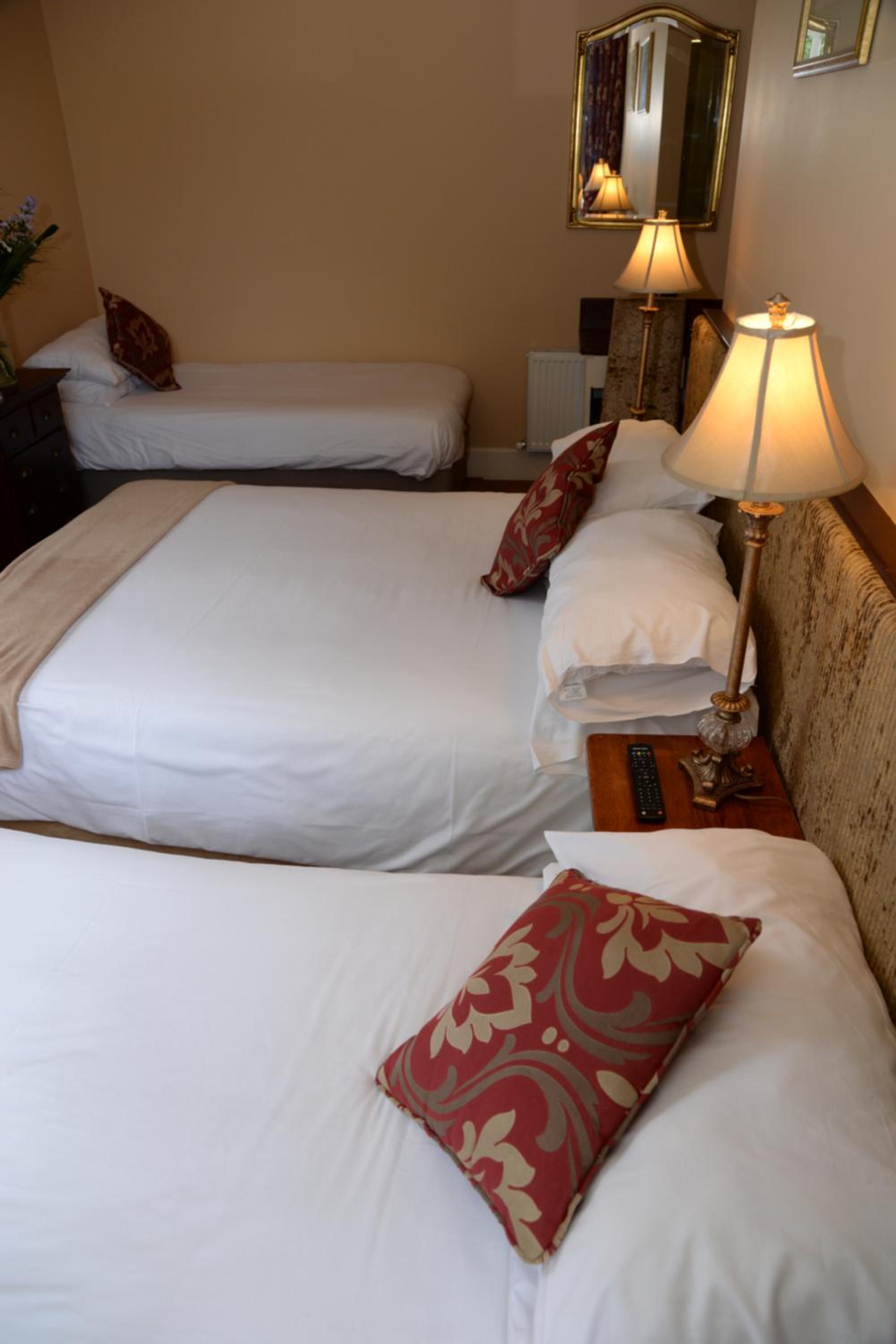 Triple Room thumbnail 5