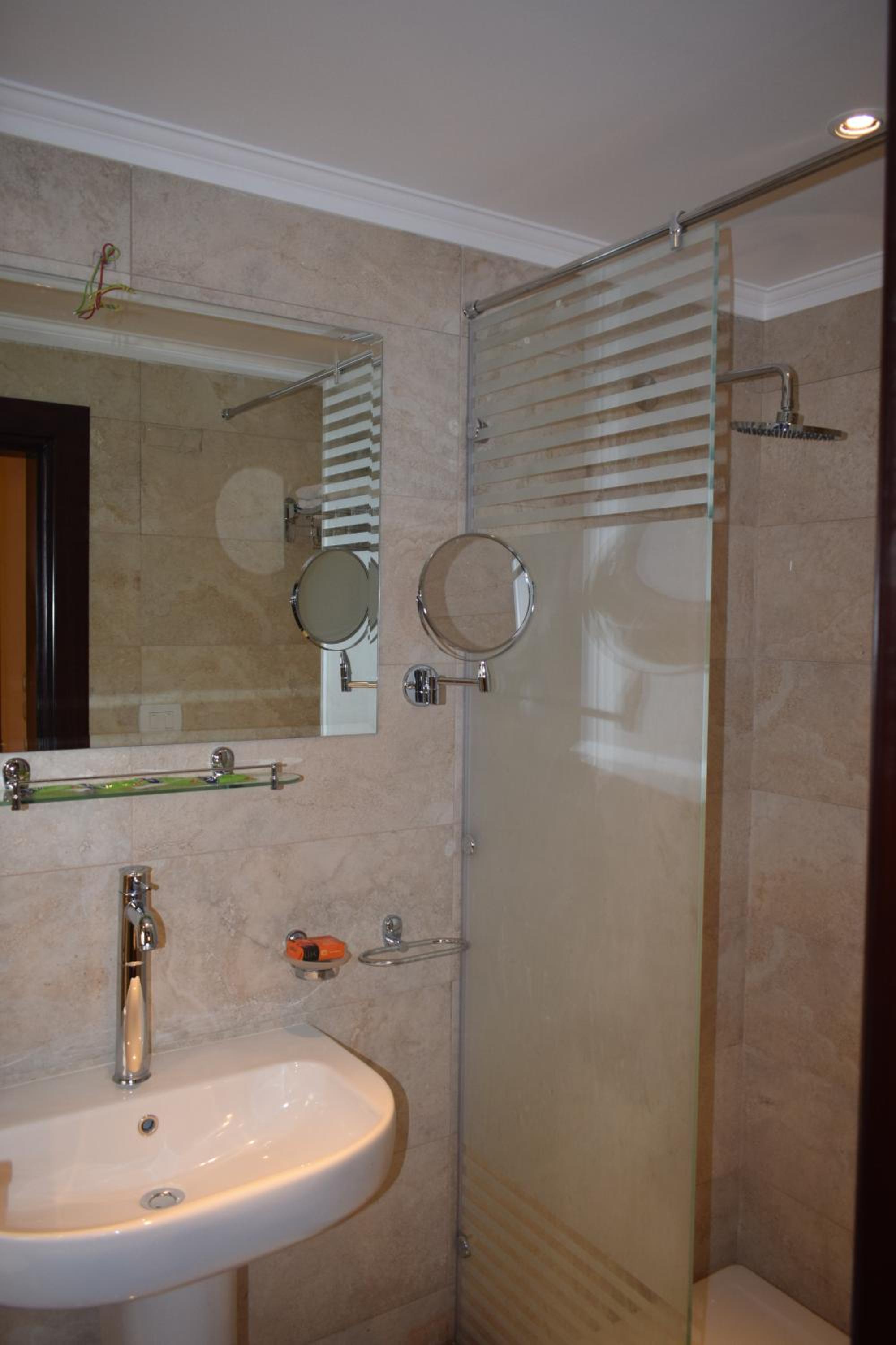 Deluxe Triple Room - Photo 3