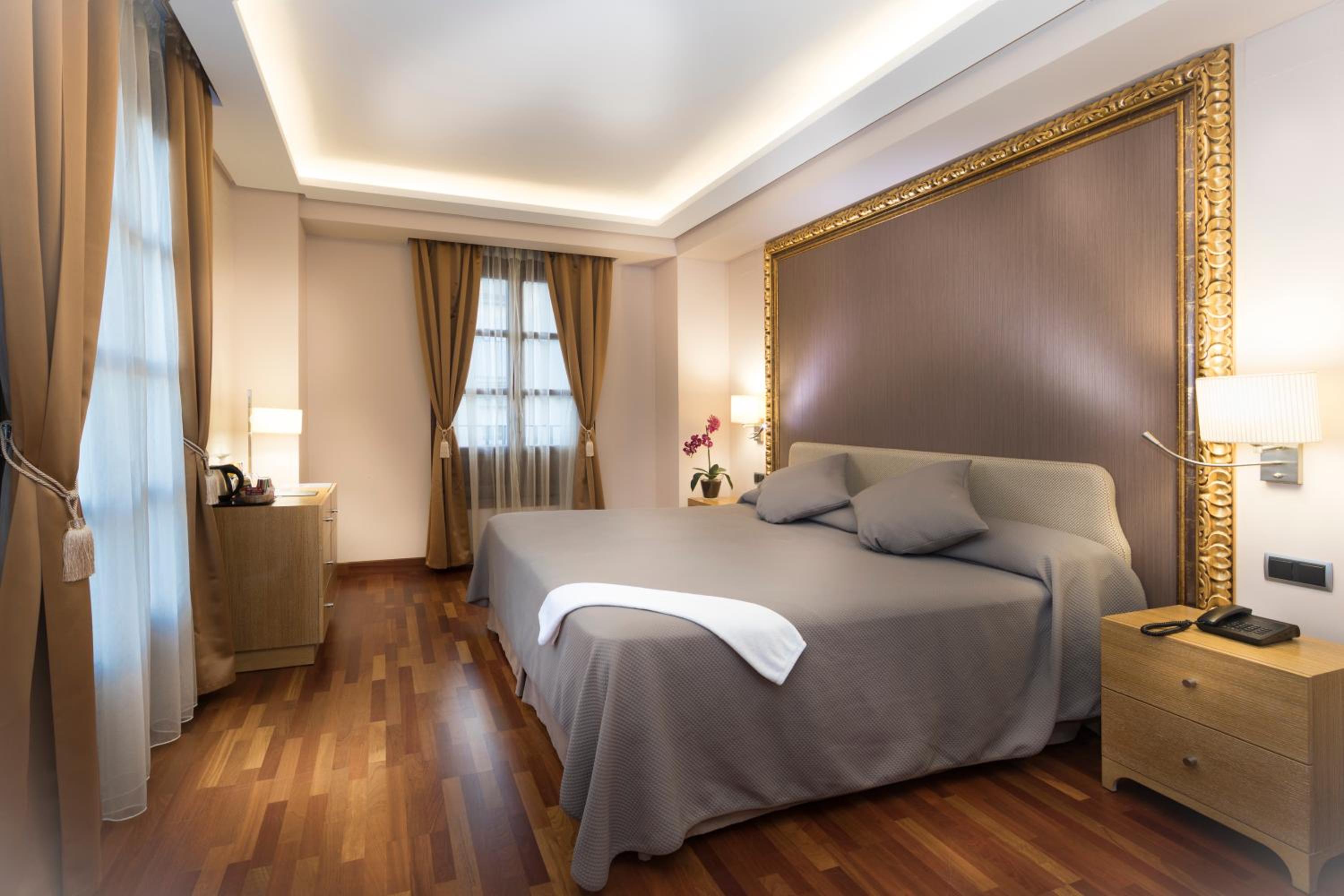 Deluxe King Room photo 3