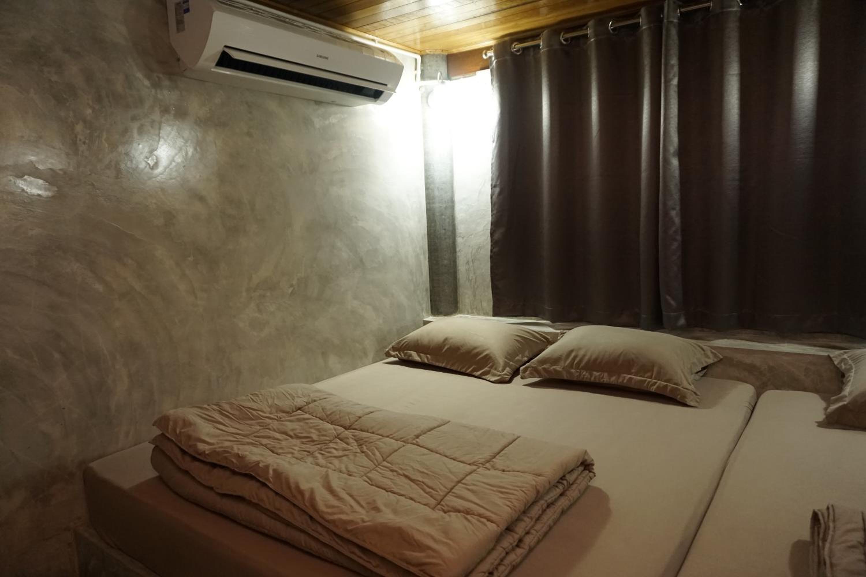 6-Bed Mixed Dormitory Room
