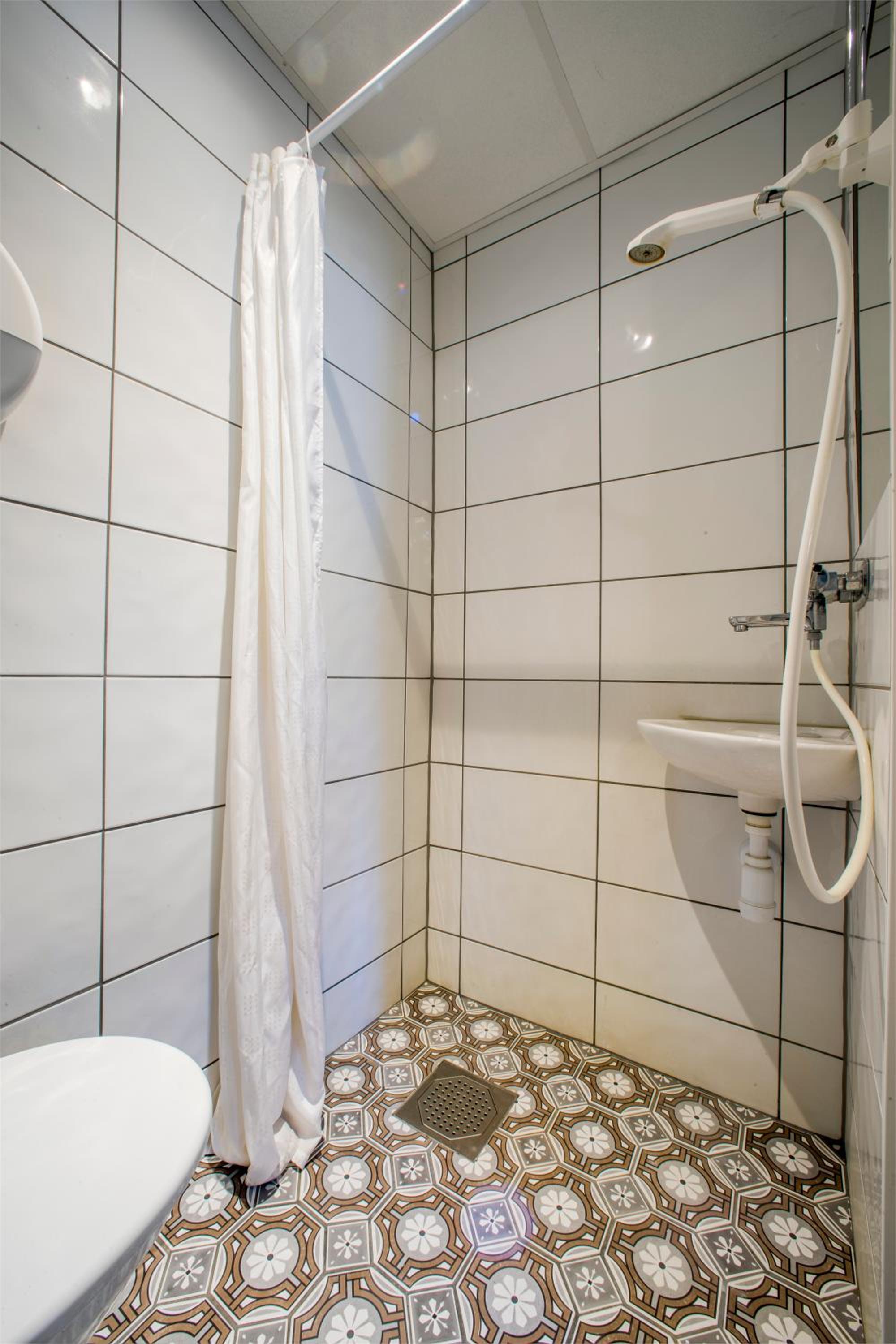 Twin Room with Private Bathroom photo 2