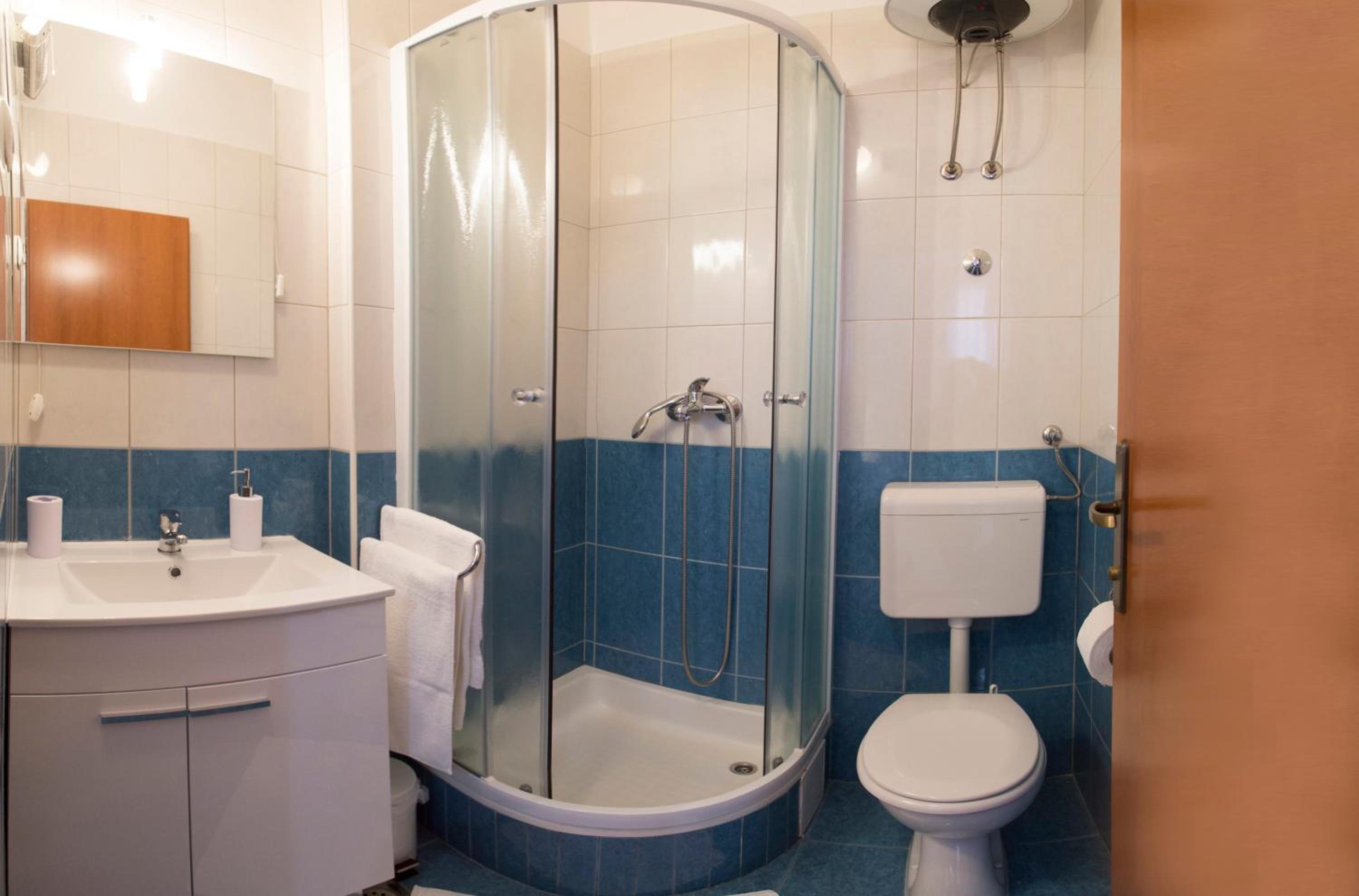 Twin Room - Photo 23