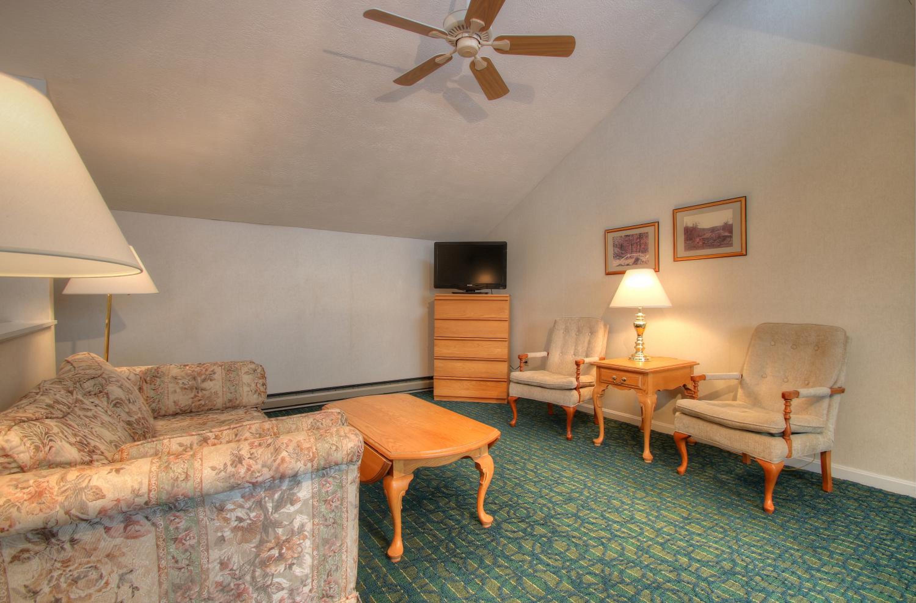 Deluxe Family Room Second Floor - Deluxe Hotel Building photo 2