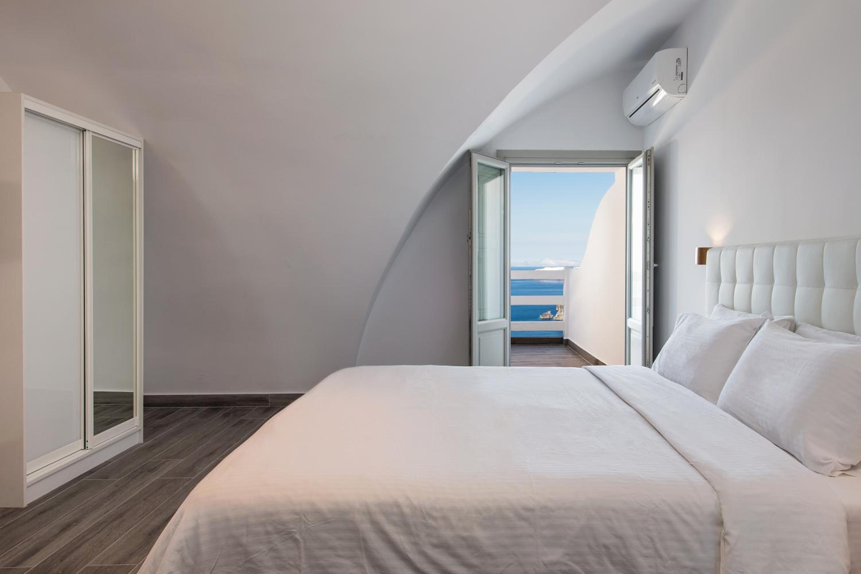 Honeymoon Suite - Photo 8