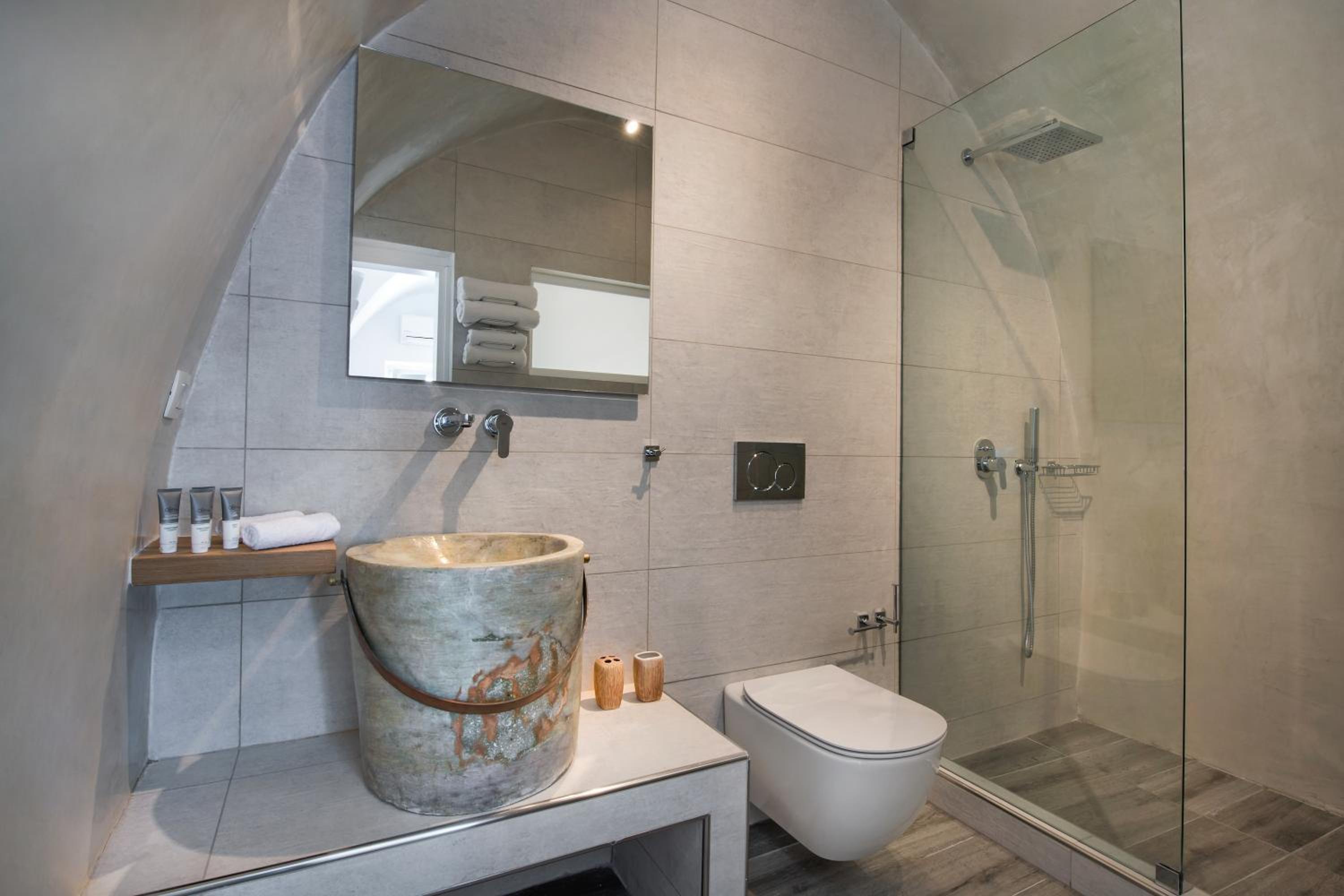 Honeymoon Suite - Photo 7