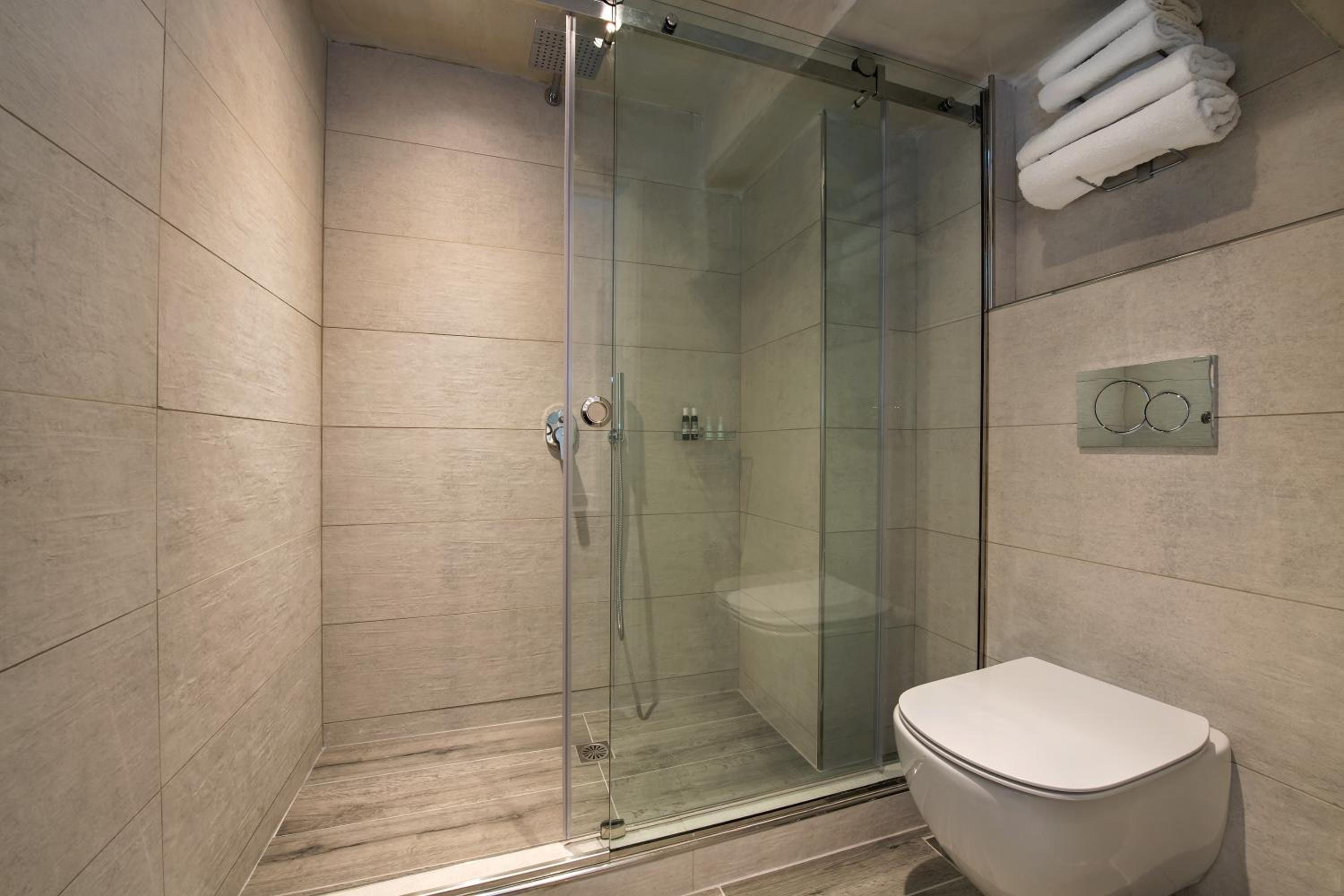 Honeymoon Suite - Photo 4