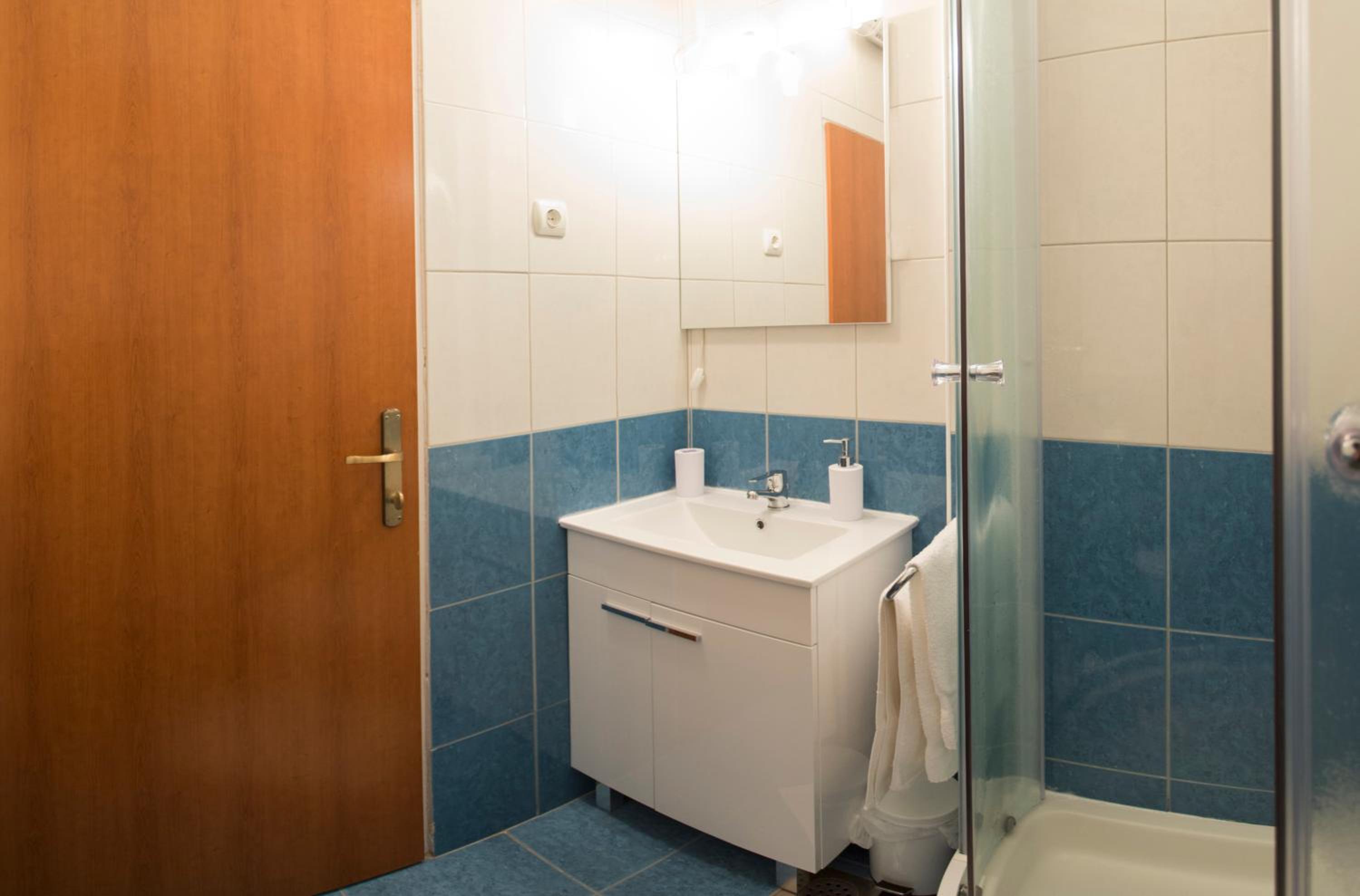 Twin Room - Photo 26