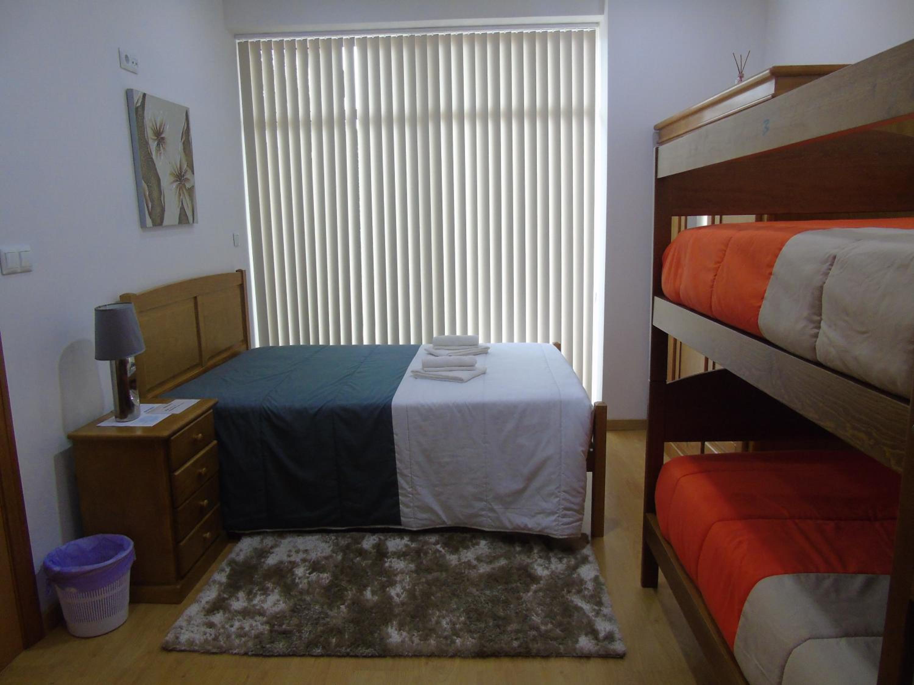 Economy Triple Room photo 3