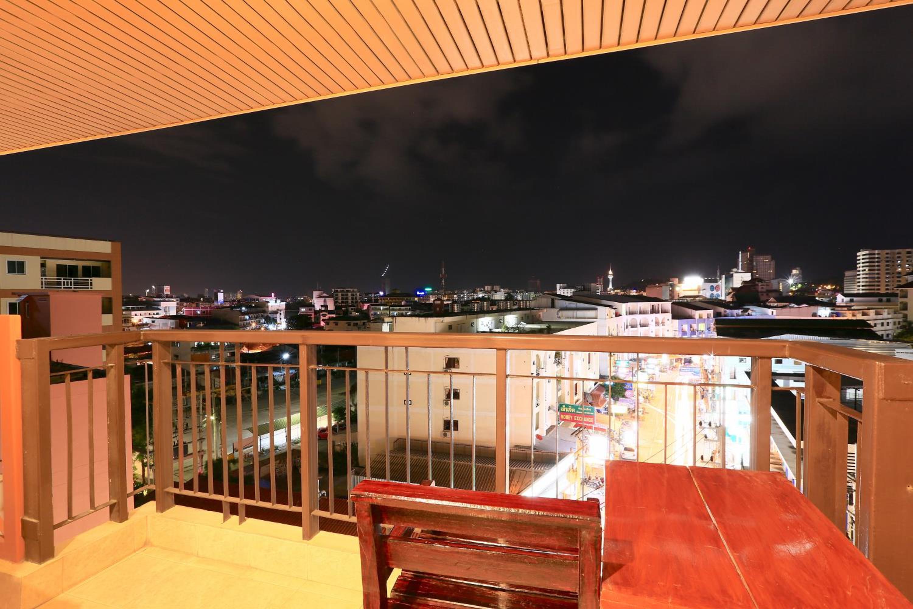 King Room with Pool View - Non-Smoking - Photo 8
