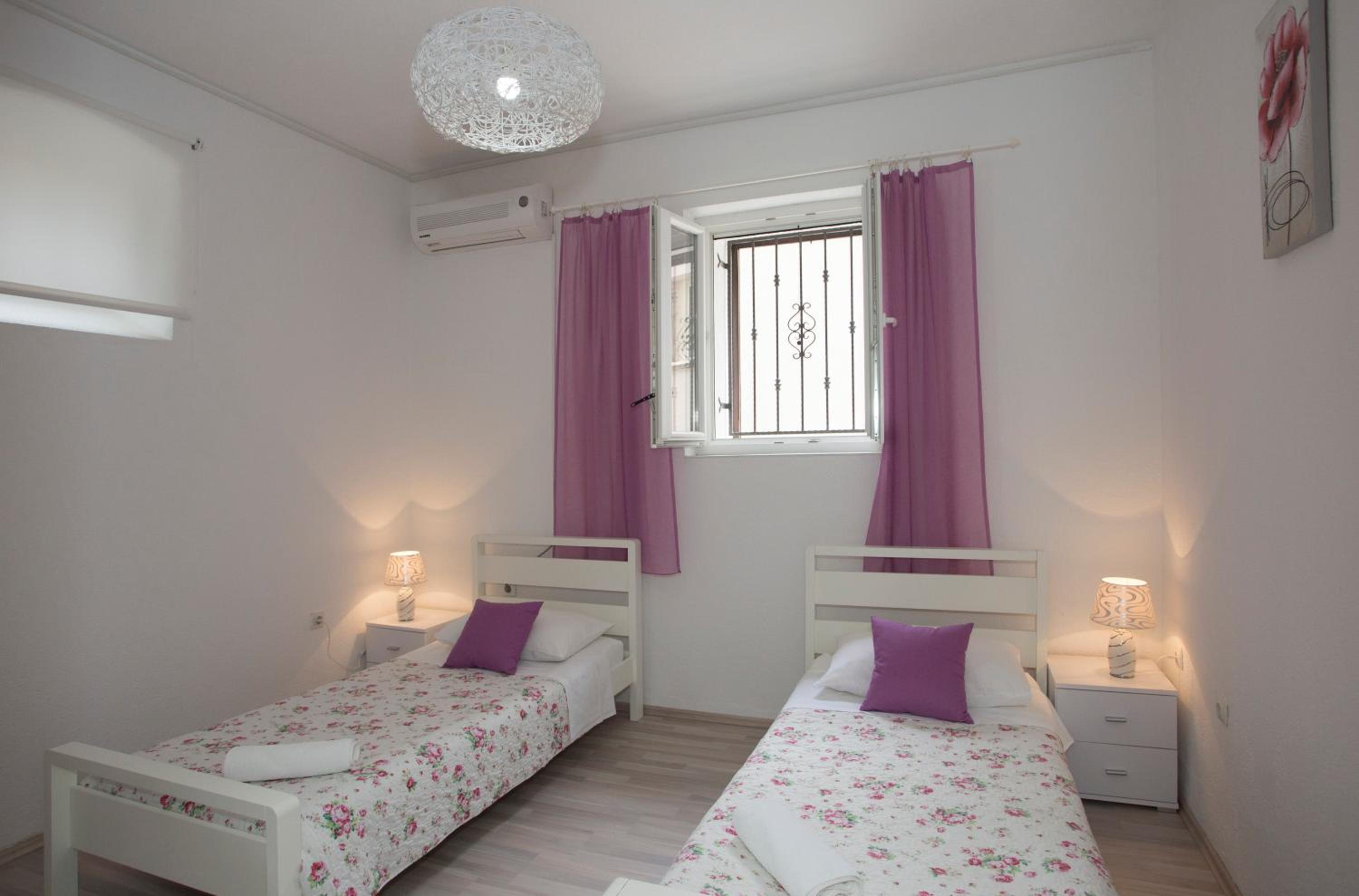 Twin Room - Photo 30