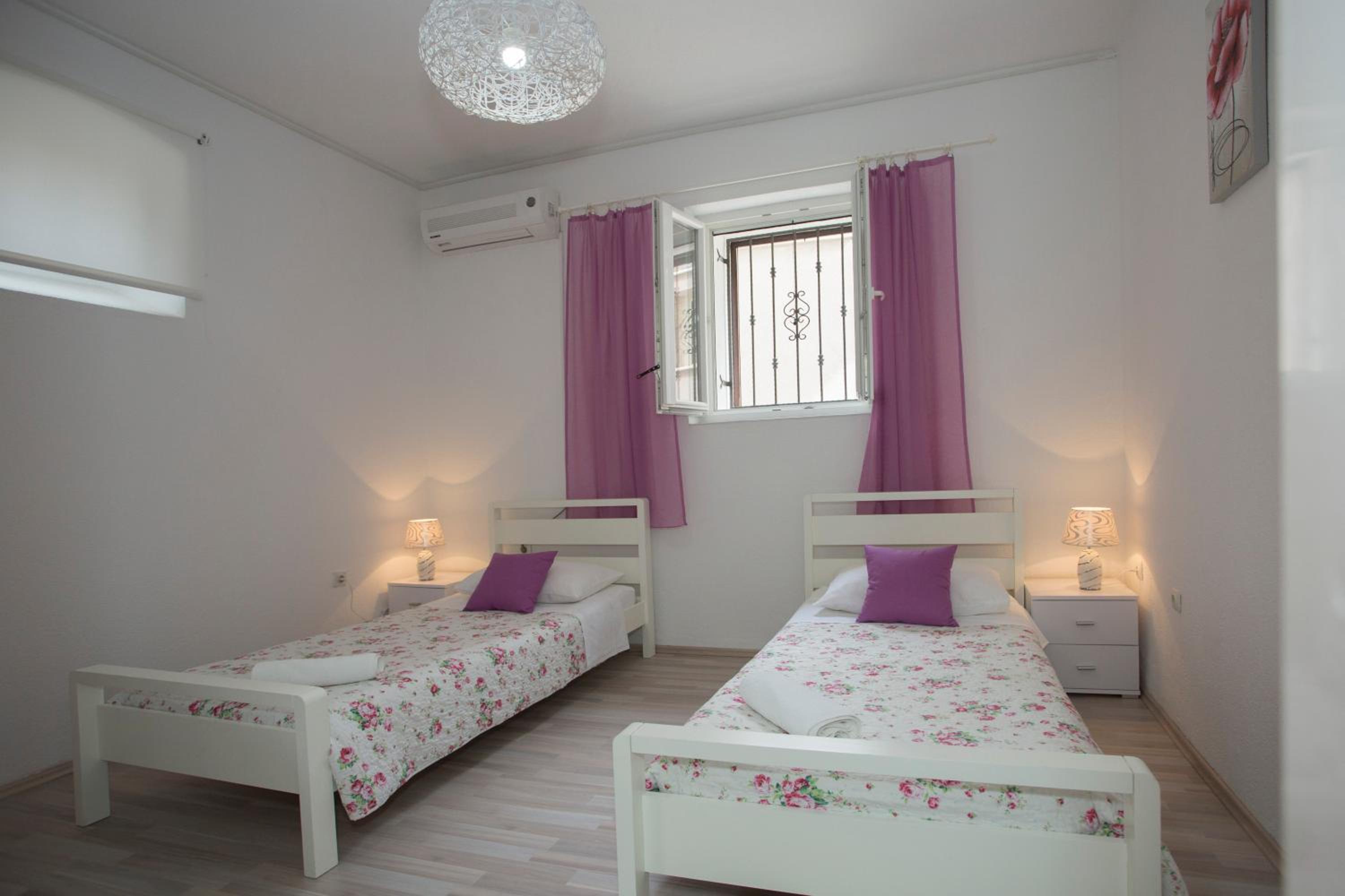 Twin Room - Photo 35