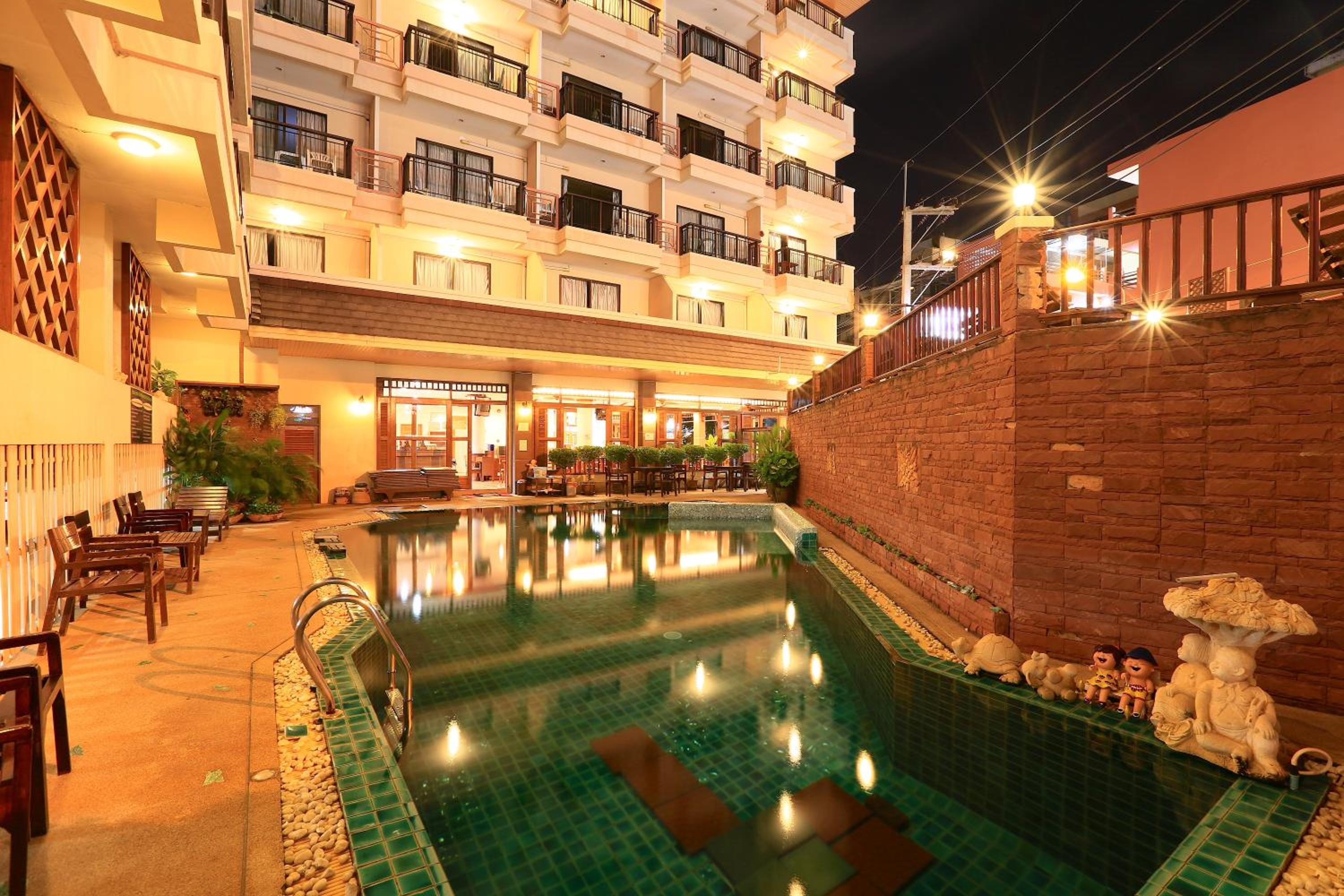King Room with Pool View - Non-Smoking - Photo 12