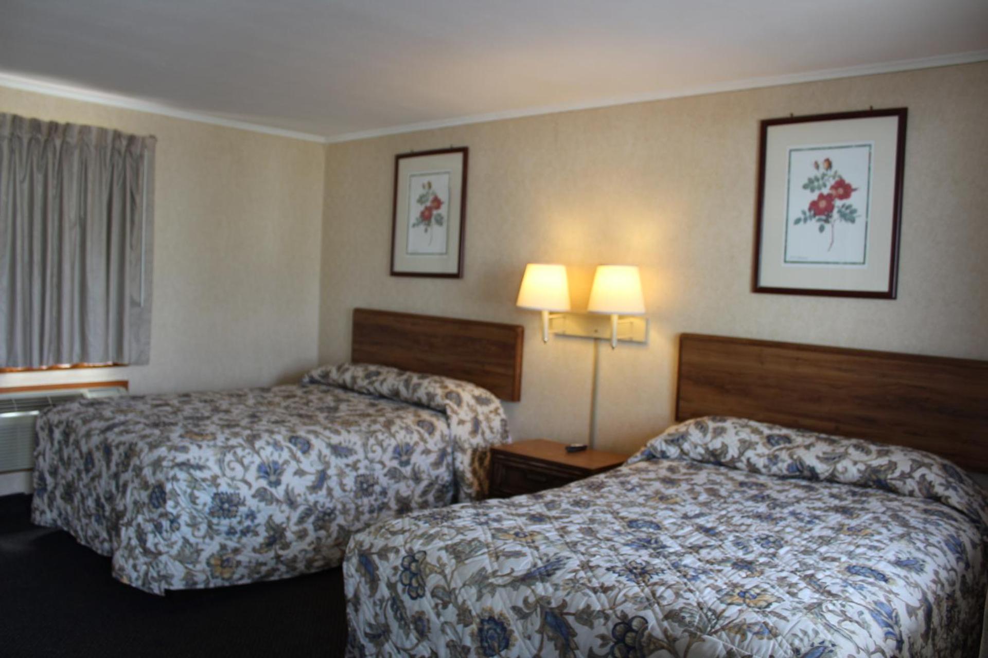 Double Room with Two Double Beds - Non-Smoking photo 3