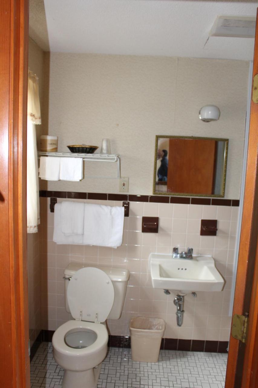 Double Room with Two Double Beds - Non-Smoking photo 2
