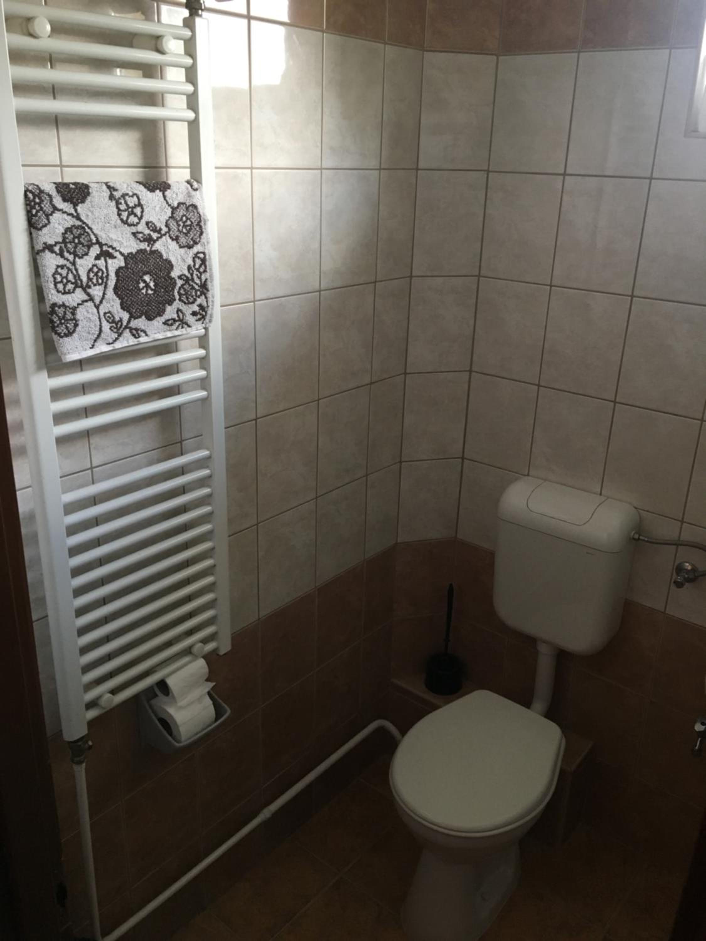 Triple Room with Bathroom - Photo 8
