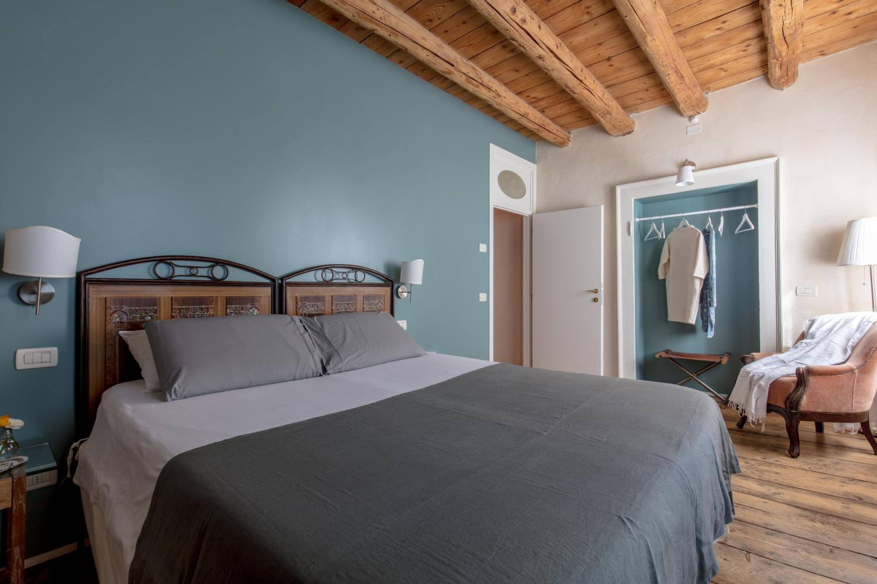 Double Room with Private External Bathroom photo 2