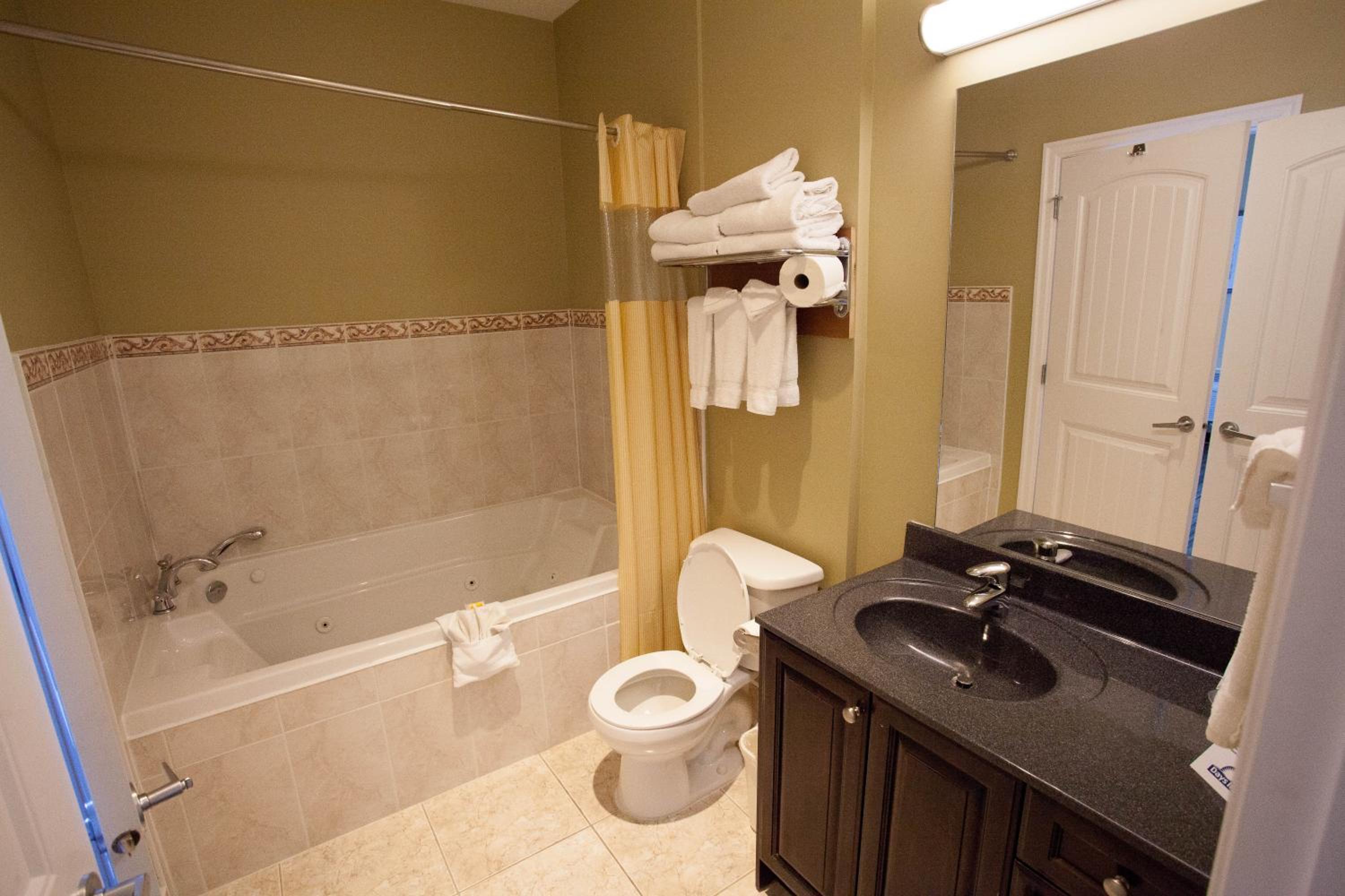 King Suite with Spa Bath- Non-Smoking
