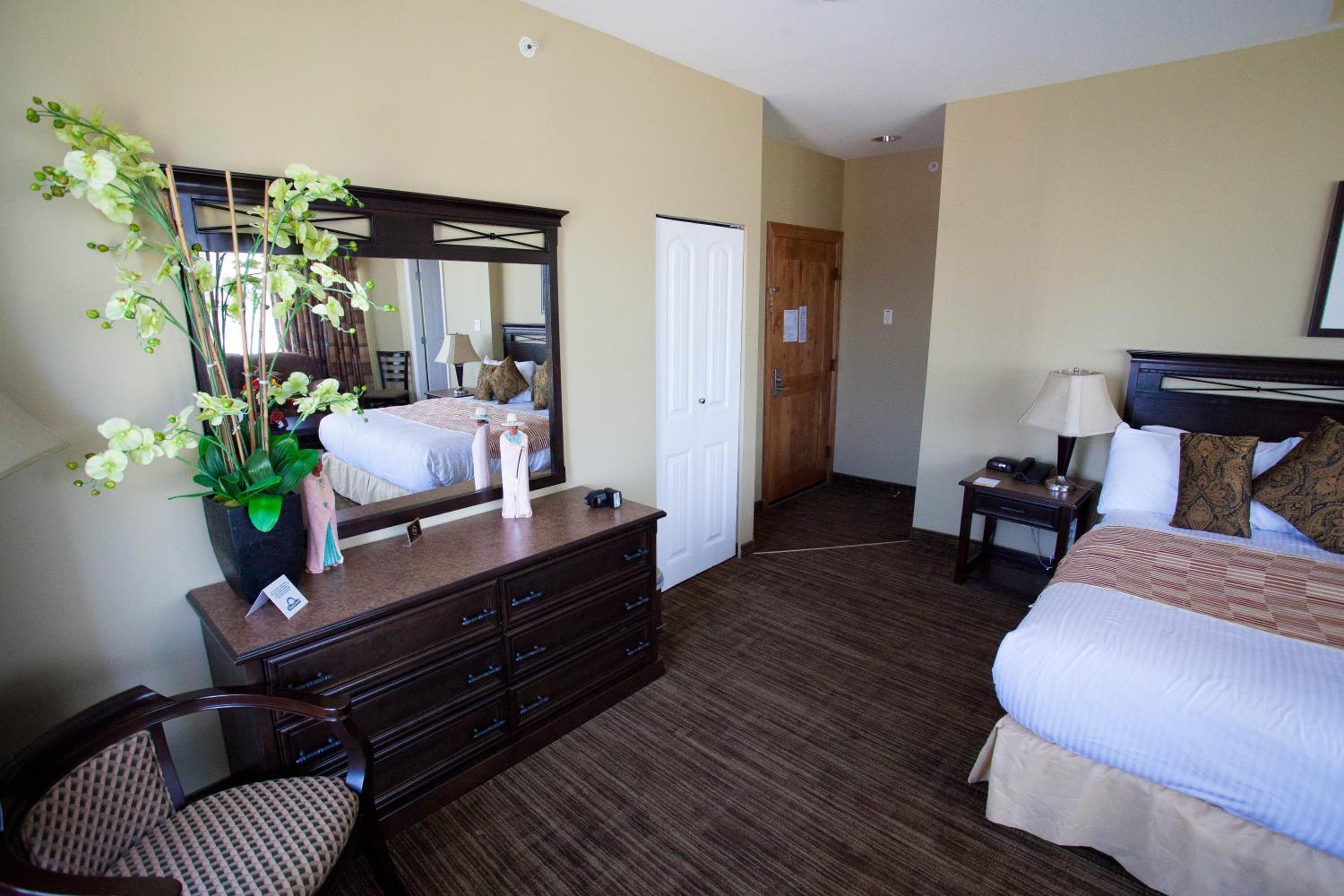 King Suite with Spa Bath- Non-Smoking
