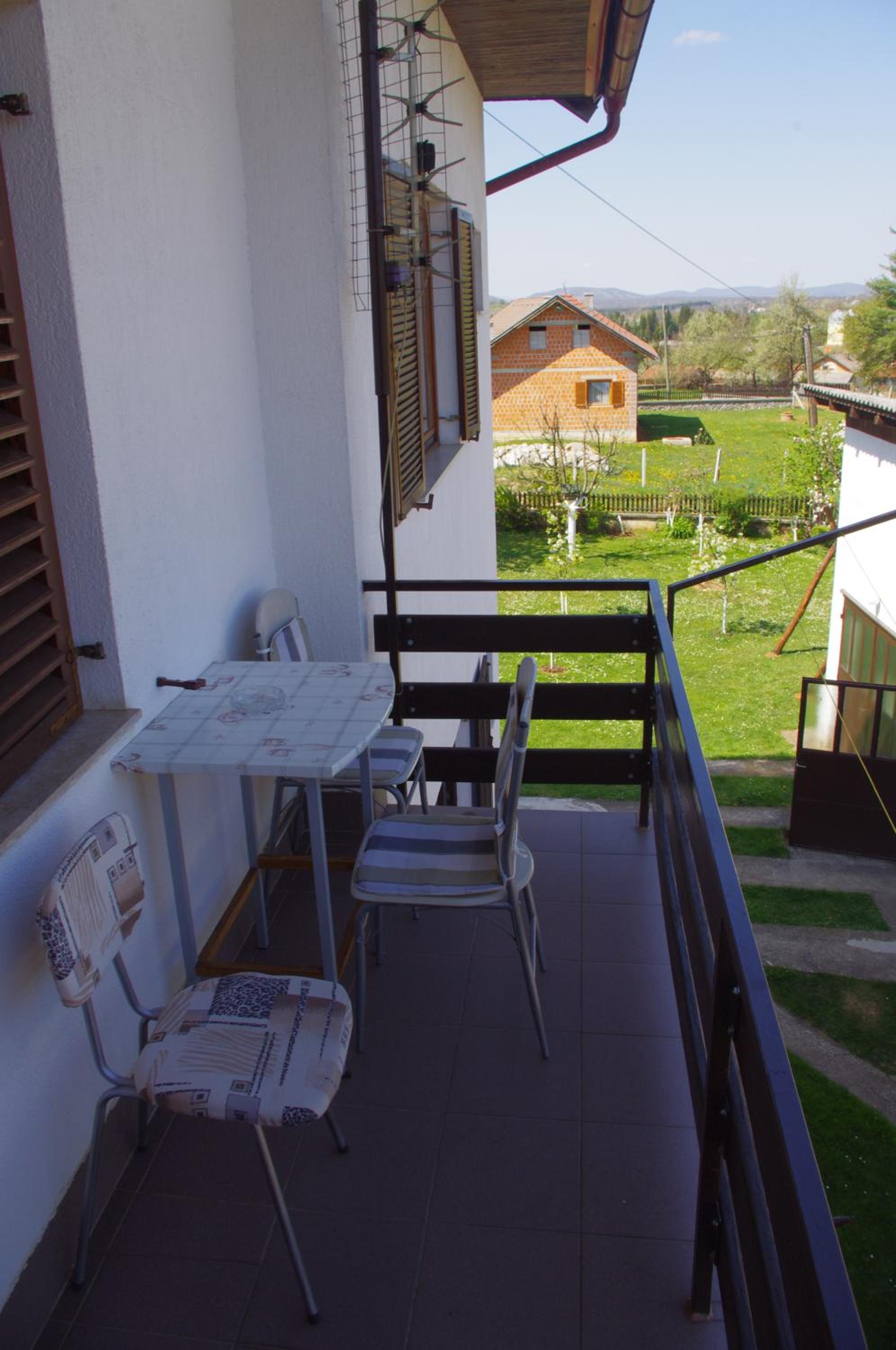 Apartment with Balcony - Photo 2