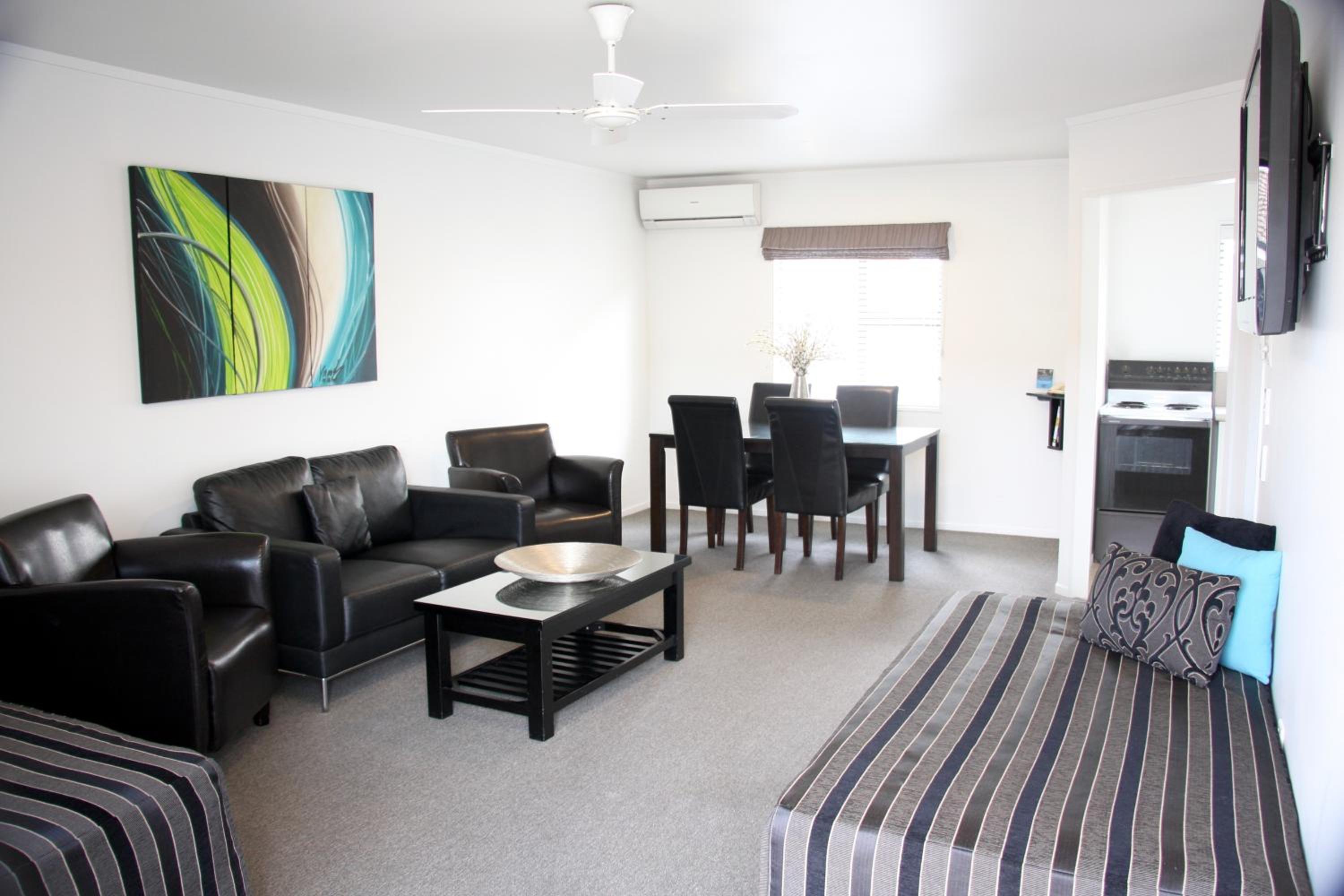 One-Bedroom Apartment photo 1