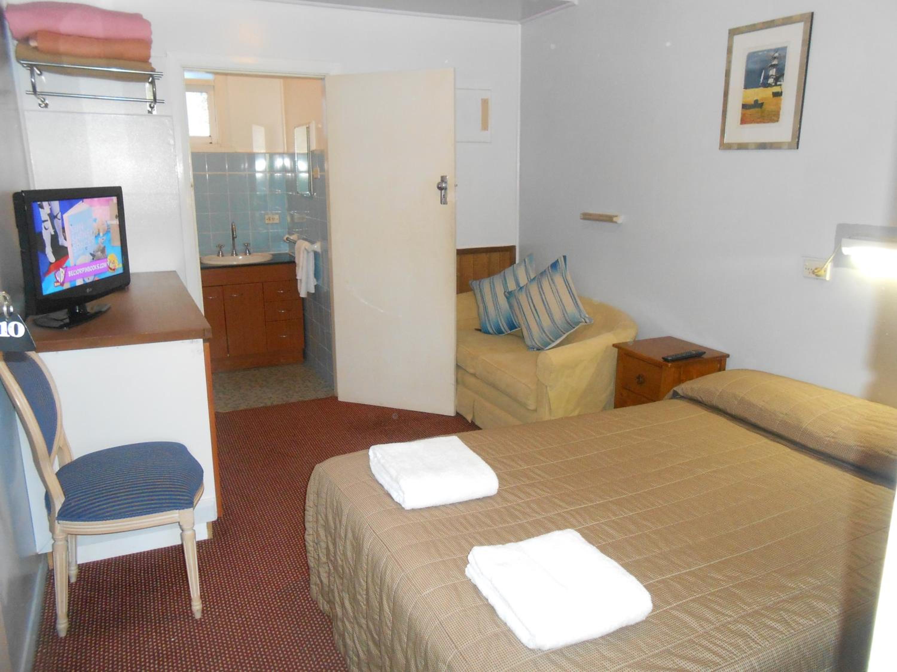 Double Room with Private Bathroom photo 2