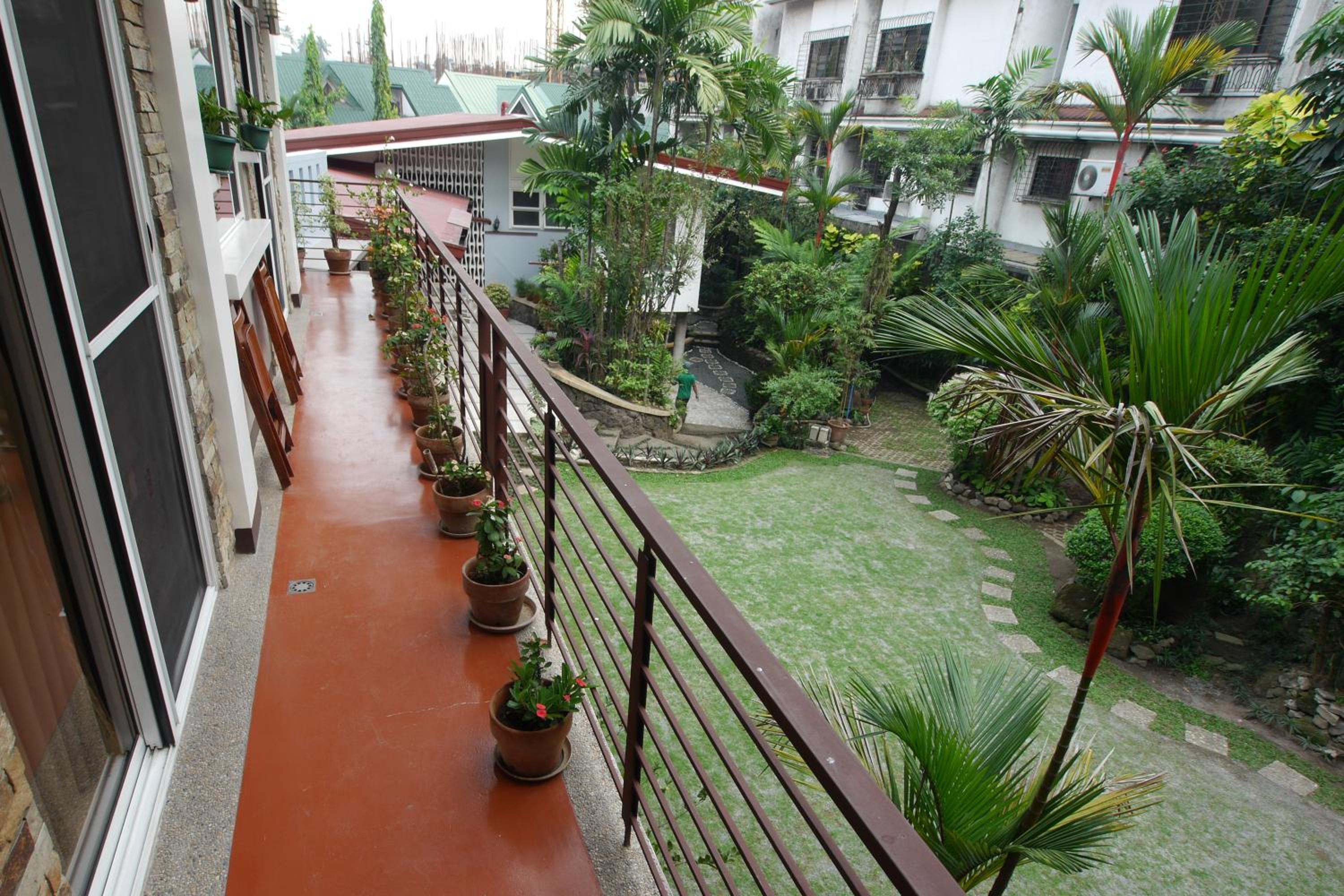 Deluxe Double Room with Balcony - Photo 15