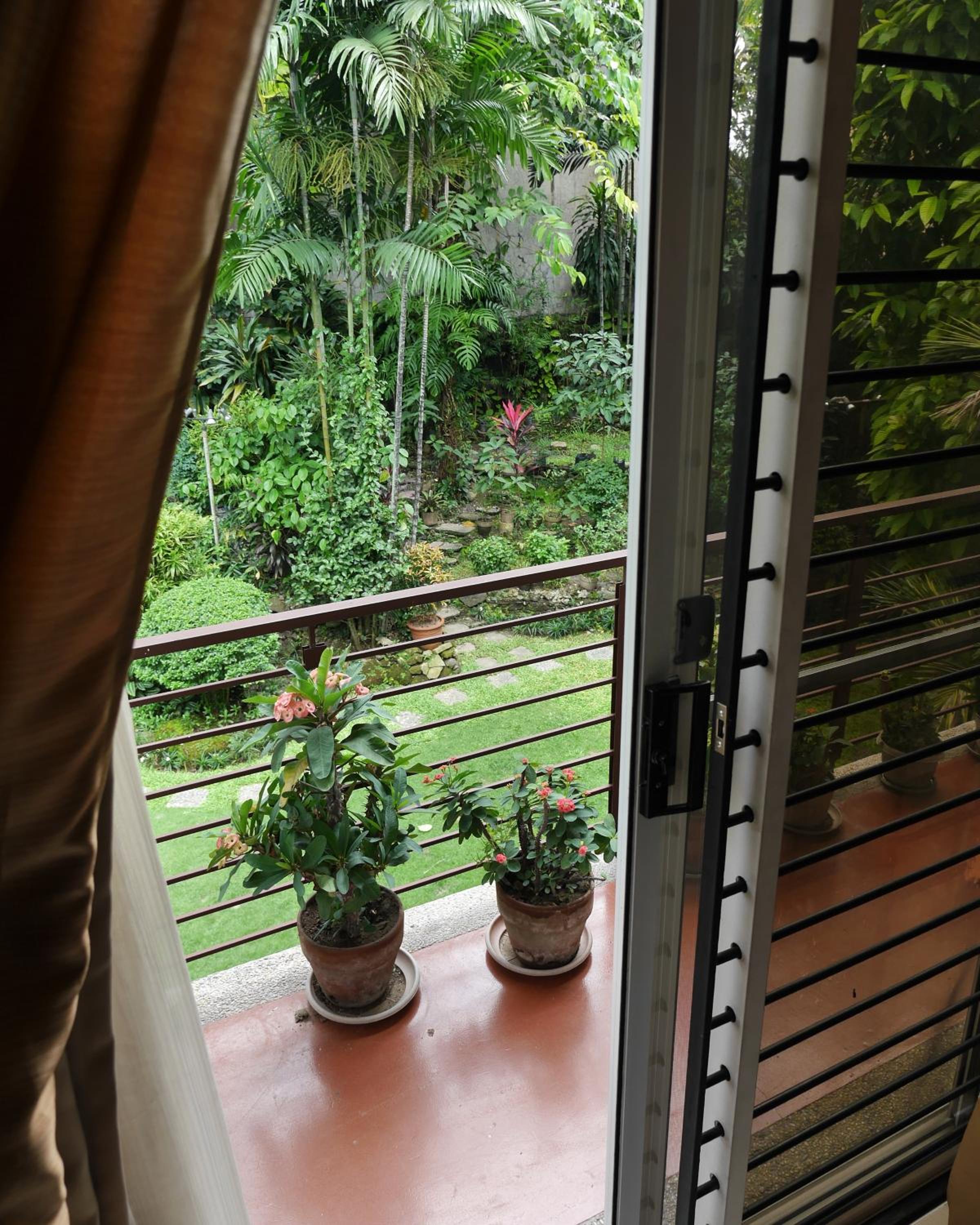 Deluxe Double Room with Balcony - Photo 12