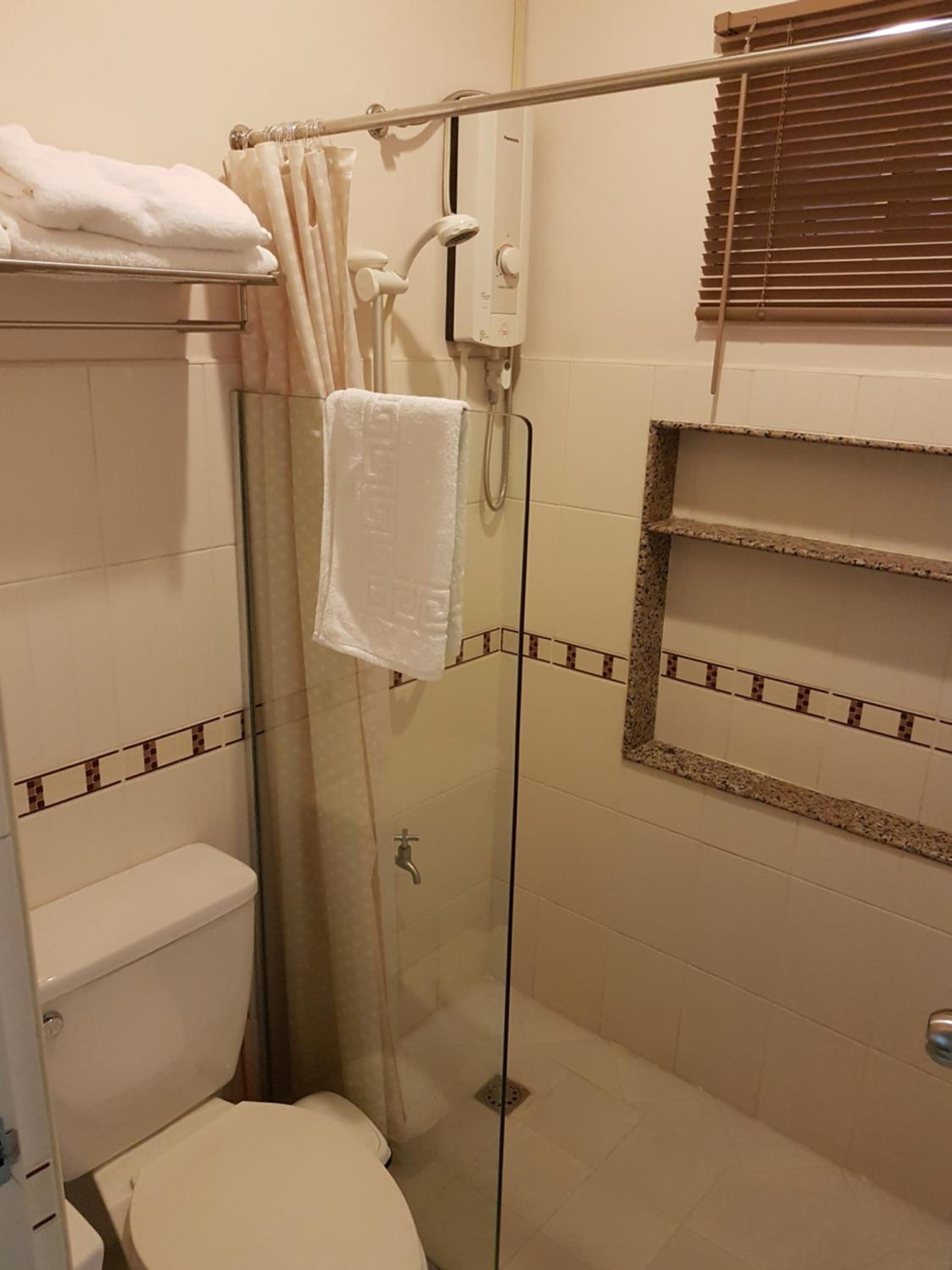 Deluxe Double Room with Balcony - Photo 8