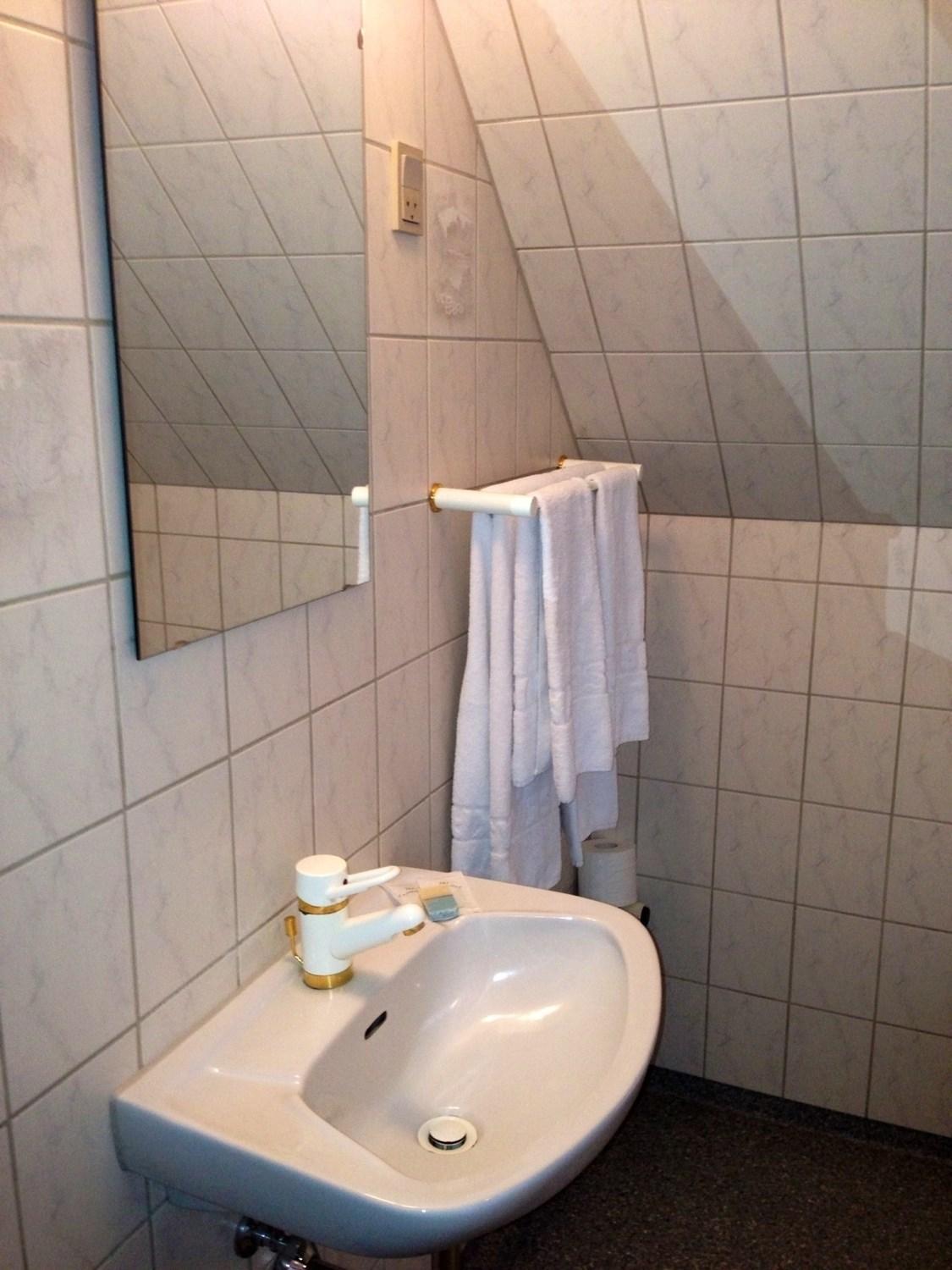 Double or Twin Room - Photo 3