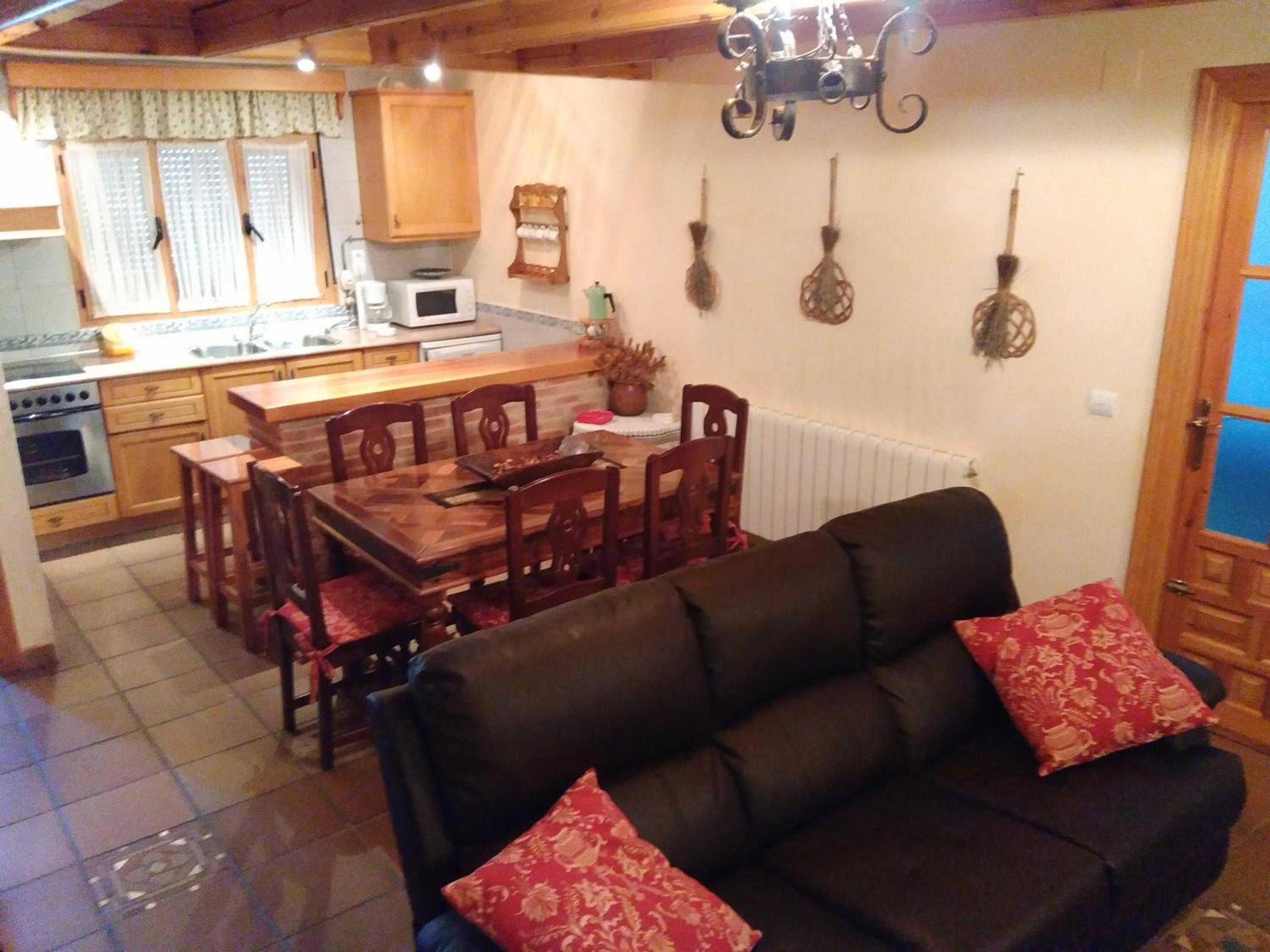 Three-Bedroom House - Photo 4